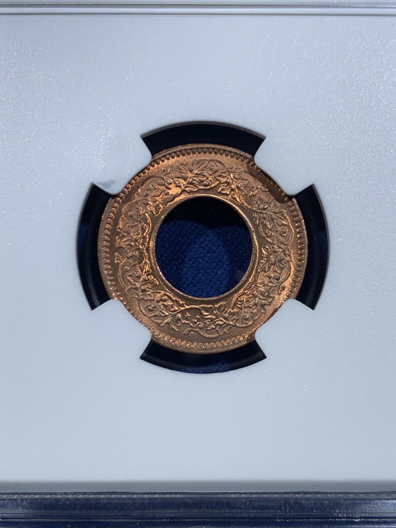 《竞宝斋》第445场 周日，周一，2场连拍 （全场包邮） NGC MS66RB 英属印度 1943年 1PICE 中孔铜币 卷拆品