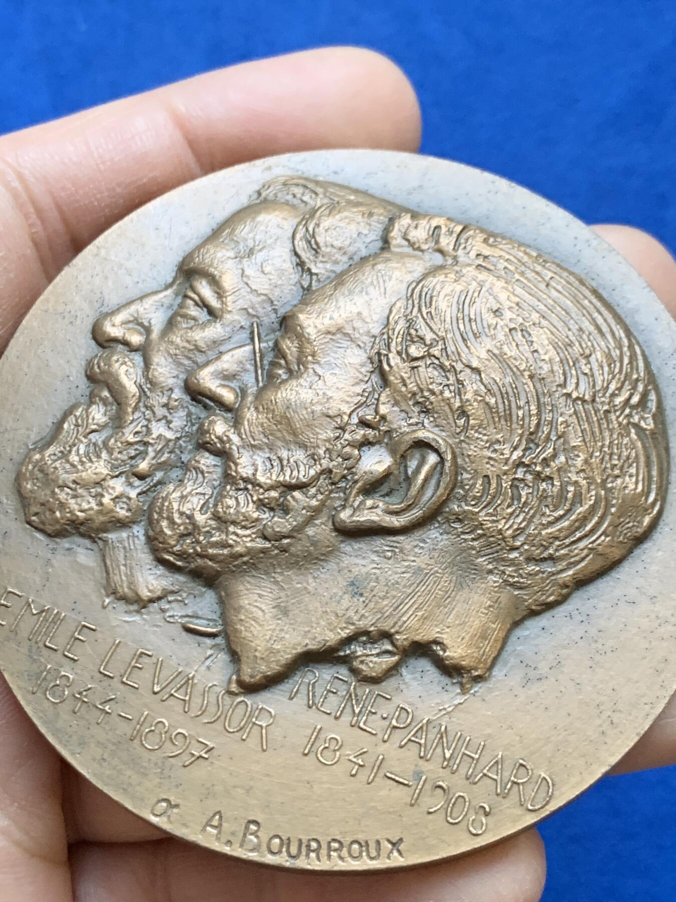 《竞宝斋》第445场 周日，周一，2场连拍 （全场包邮） 法国汽车行业先驱-埃米尔•莱瓦索和潘哈德大铜章 直径67mm 重量176.6g 丰饶角铜标