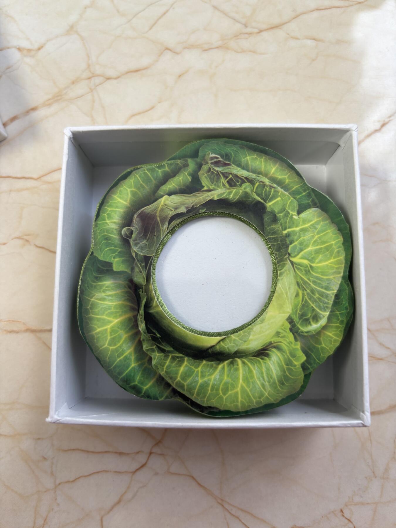 第185期拍卖 纽埃2017年婴儿宝宝降临人间幸福快乐彩色异形银币，999银，发行1500枚