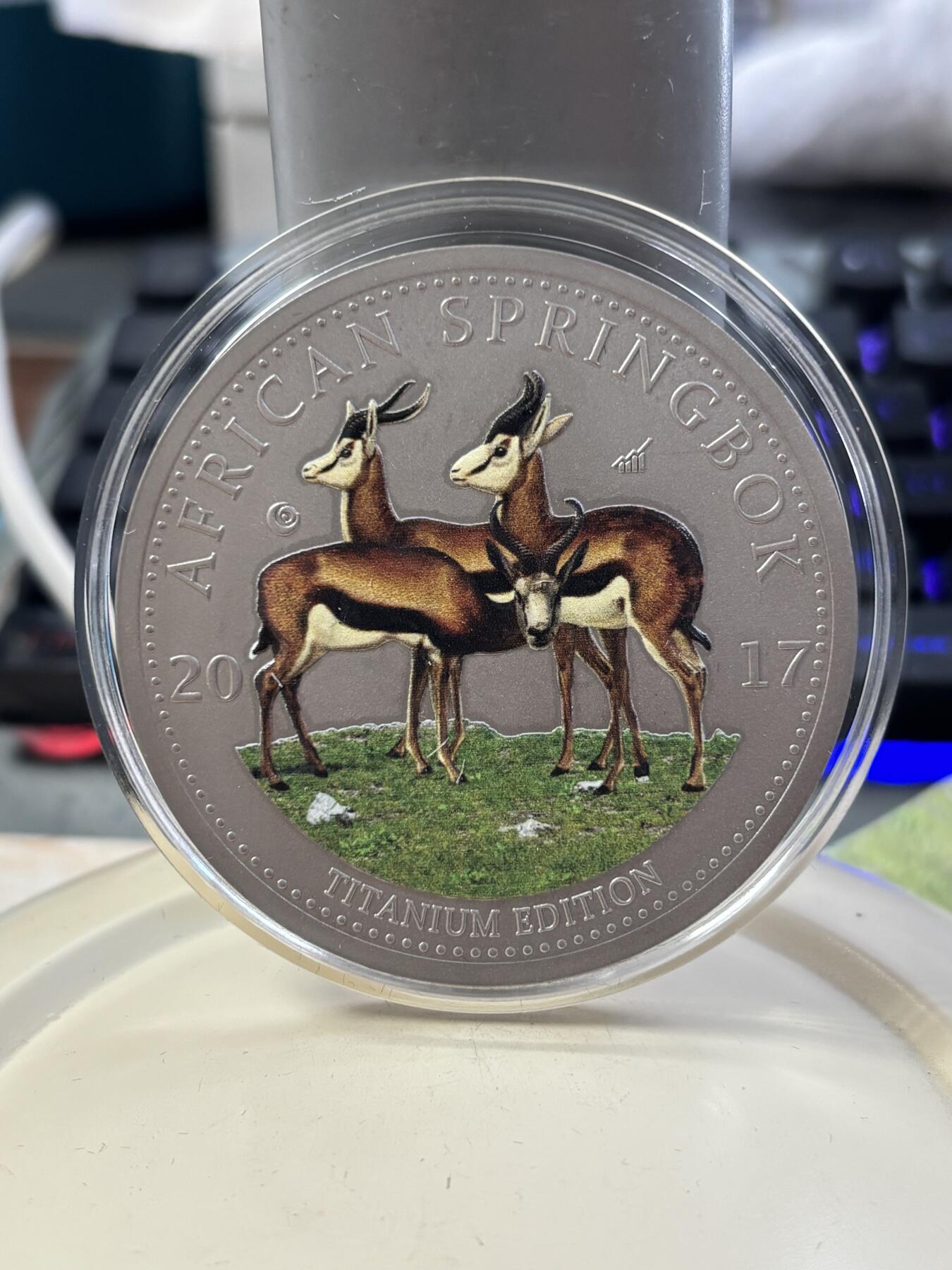 第185期拍卖 加纳2017非洲动物跳羚羊1盎司60毫米纪念彩钛币，发行1999枚