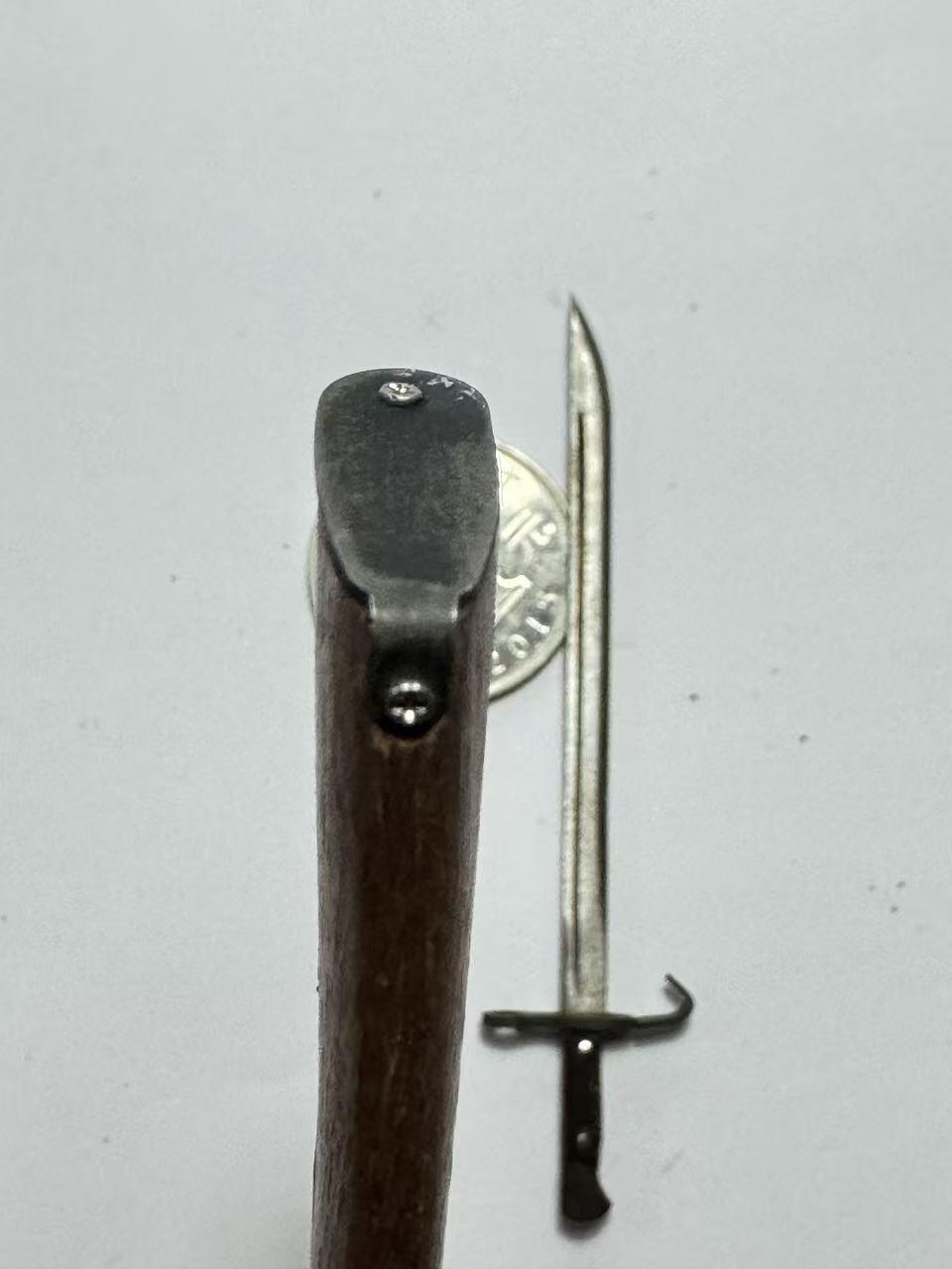 零元拍：钛金 1/6 金属与木制 WWII 三八大盖步枪 （早期版，无刻字无菊花底）模型。品相很好，有轻度抛光