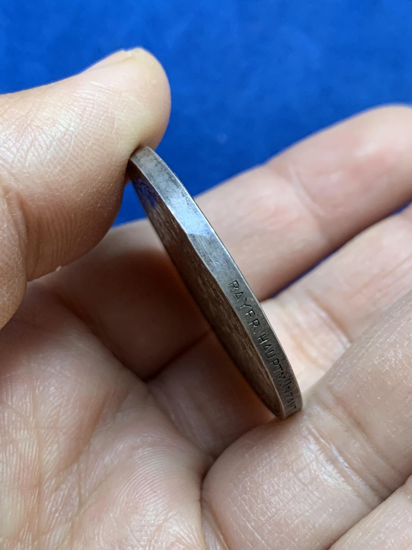 《竞宝斋》第445场 周日，周一，2场连拍 （全场包邮） 德国1927年兴登堡80大寿5马克币型银章 无D版 稀少 名家卡尔·歌茨作品 24.4克 36mm 细节见图