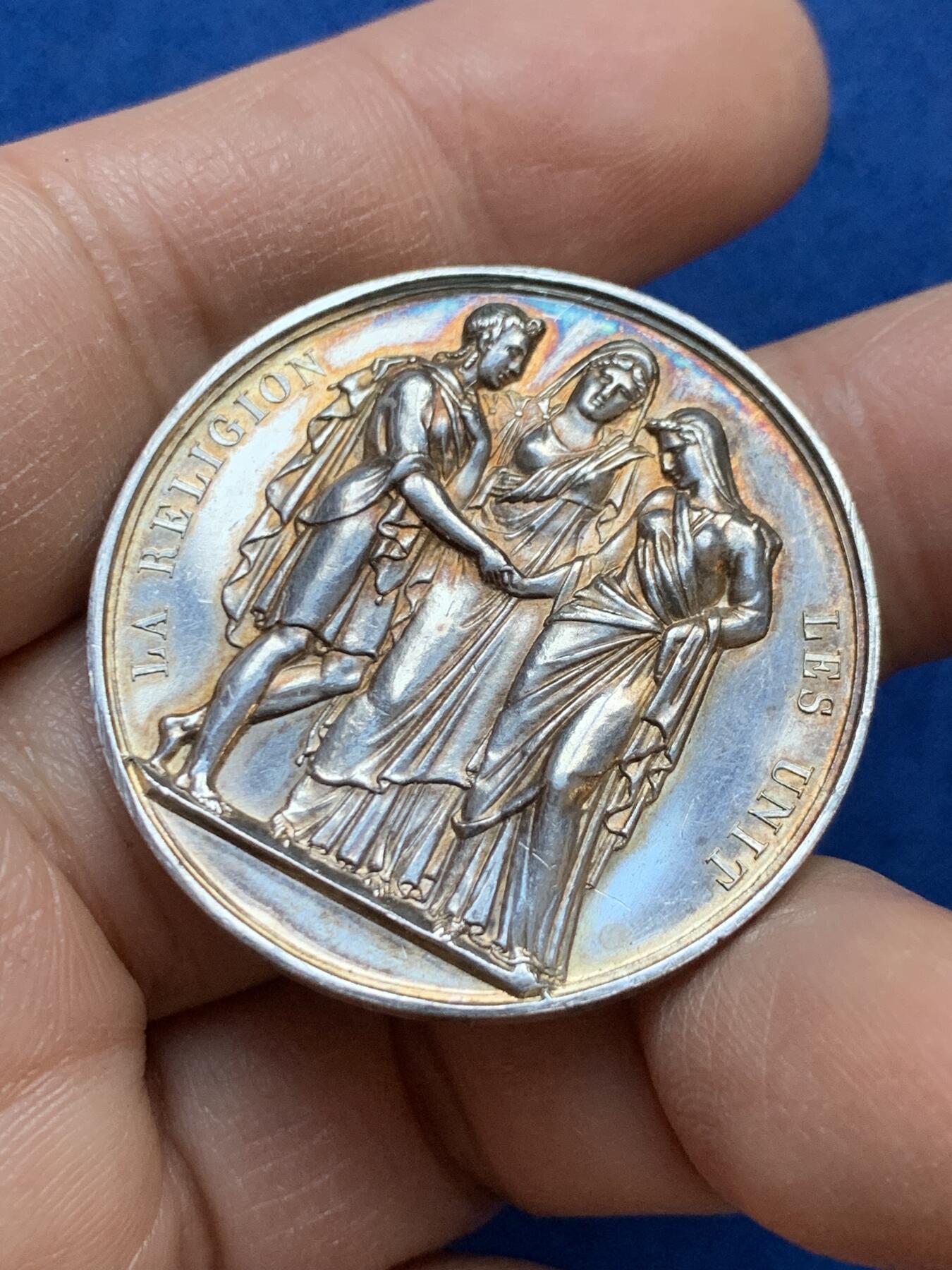 《竞宝斋》第445场 周日，周一，2场连拍 （全场包邮） 法国银质婚章 1840 神灯边铭 21.15克 36mm 边铭周圈刻字 背面花体字漂亮