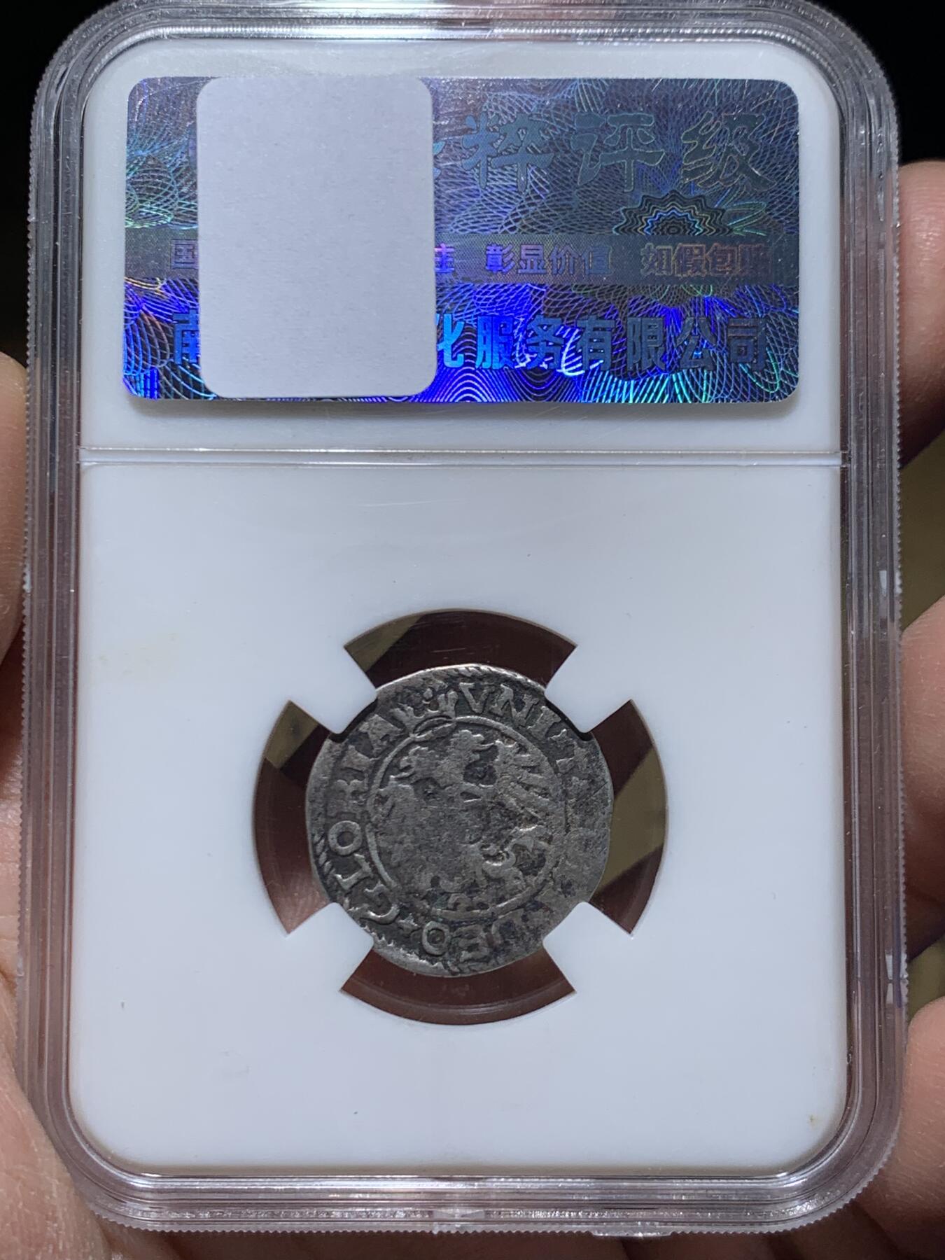 《竞宝斋》第445场 周日，周一，2场连拍 （全场包邮） 瑞士圣加仑邦 1568年 3克鲁泽 银币 距今400多年 打制尚可 正面经典瑞士小熊像 少见品种