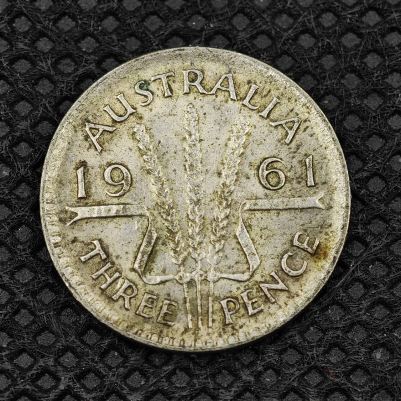 【淘币小摊】限时拍第八百二十四拍  小银币场  满百包邮可预留两周  周一统一发货     澳大利亚1961年伊丽莎白二世3便士银币