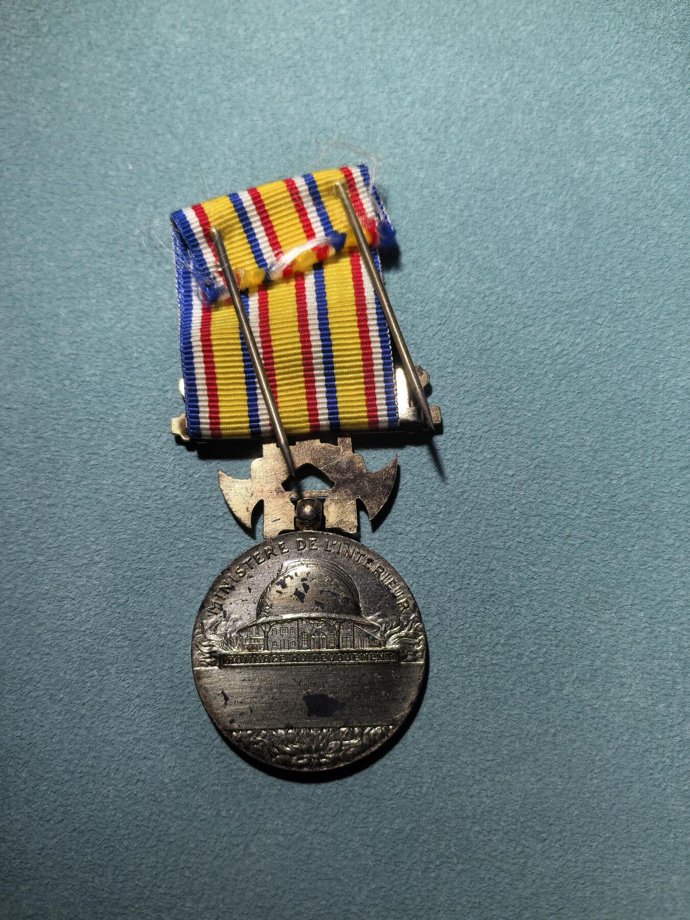 盛世勋华——号角文化勋章邮票专场拍卖第292期 法国一级消防功绩奖章 带有金色勋饰 925银带银标