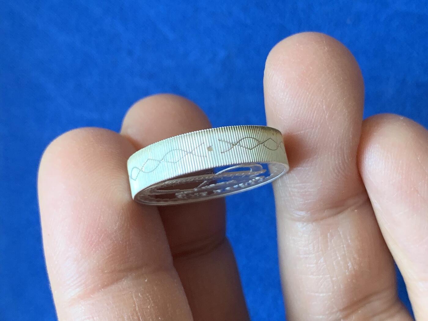 《竞宝斋》第445场 周日，周一，2场连拍 （全场包邮） 英国2007年盖茨黑德千禧桥一镑加厚银币 桥系列最后一枚英格兰盖茨黑德千禧桥 仅发行于加厚套币中 发行量5739枚 19克 925银