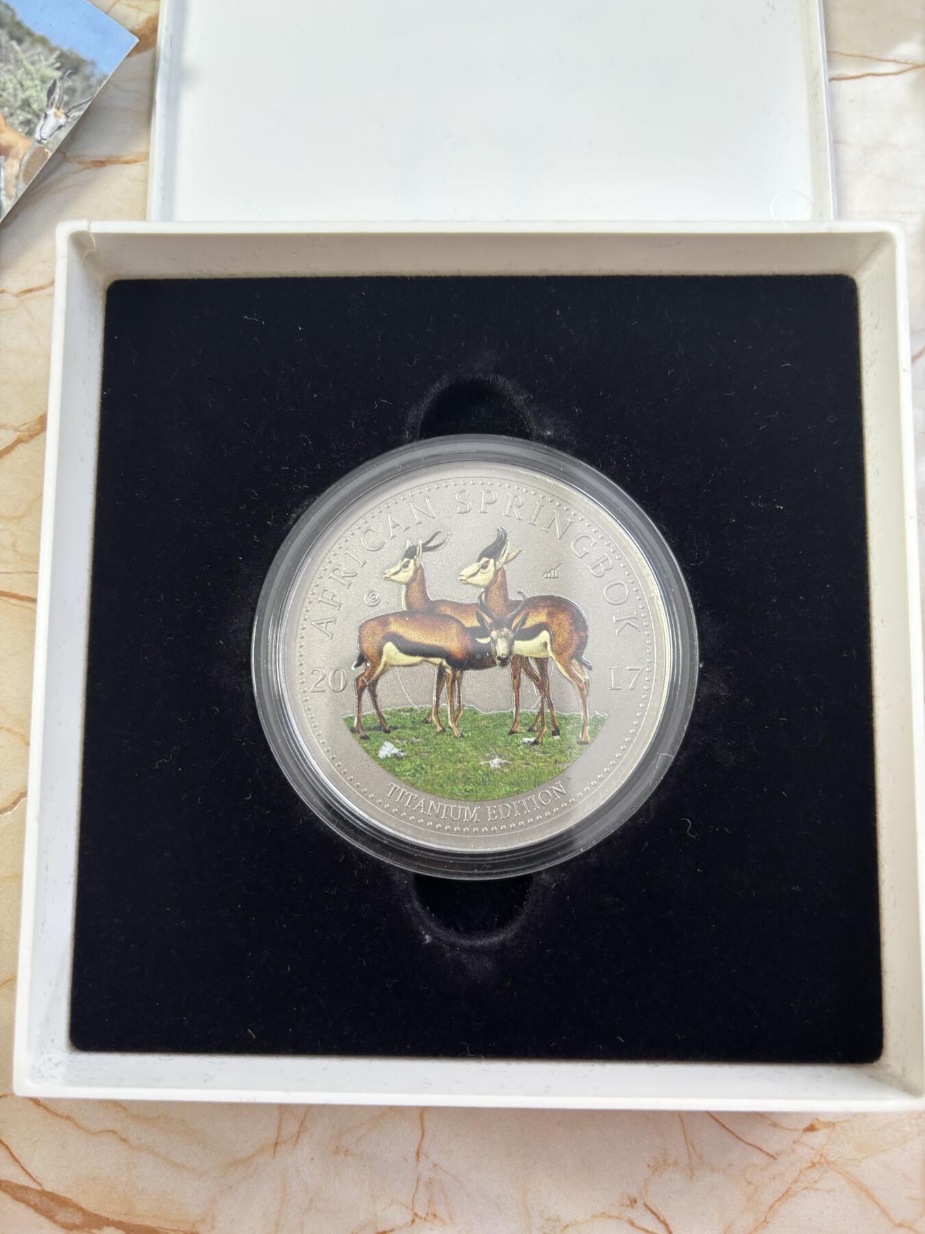 第185期拍卖 加纳2017非洲动物跳羚羊1盎司60毫米纪念彩钛币，发行1999枚