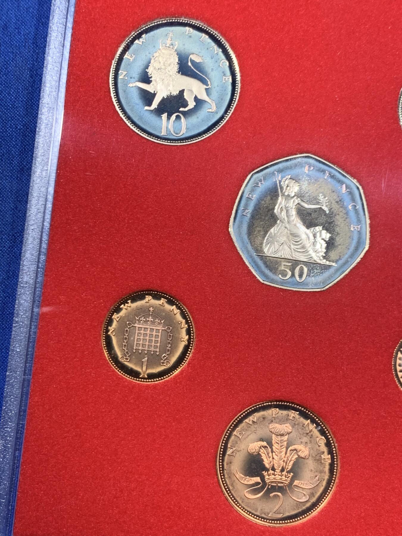 《竞宝斋》第445场 周日，周一，2场连拍 （全场包邮） 英国1981年精制套币 6枚币和1枚章 少见 状态很美