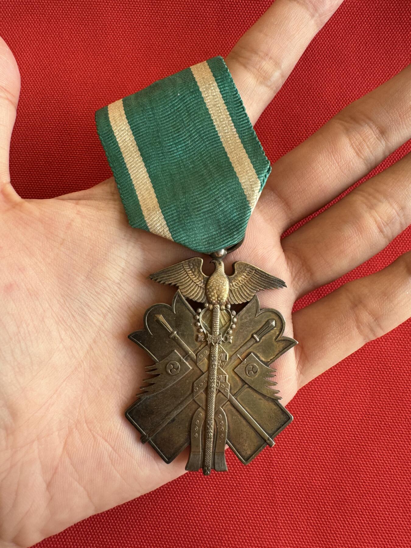 五哥徽章群   9号周二晚上八点4群联拍 日本银章