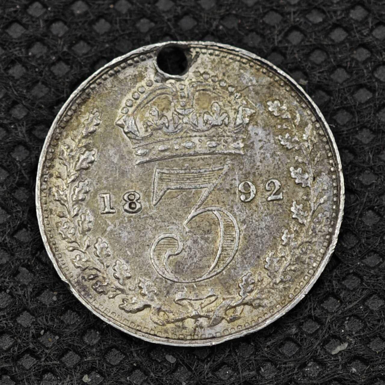 【淘币小摊】限时拍第八百二十四拍  小银币场  满百包邮可预留两周  周一统一发货     英国1892年维多利亚3便士银币