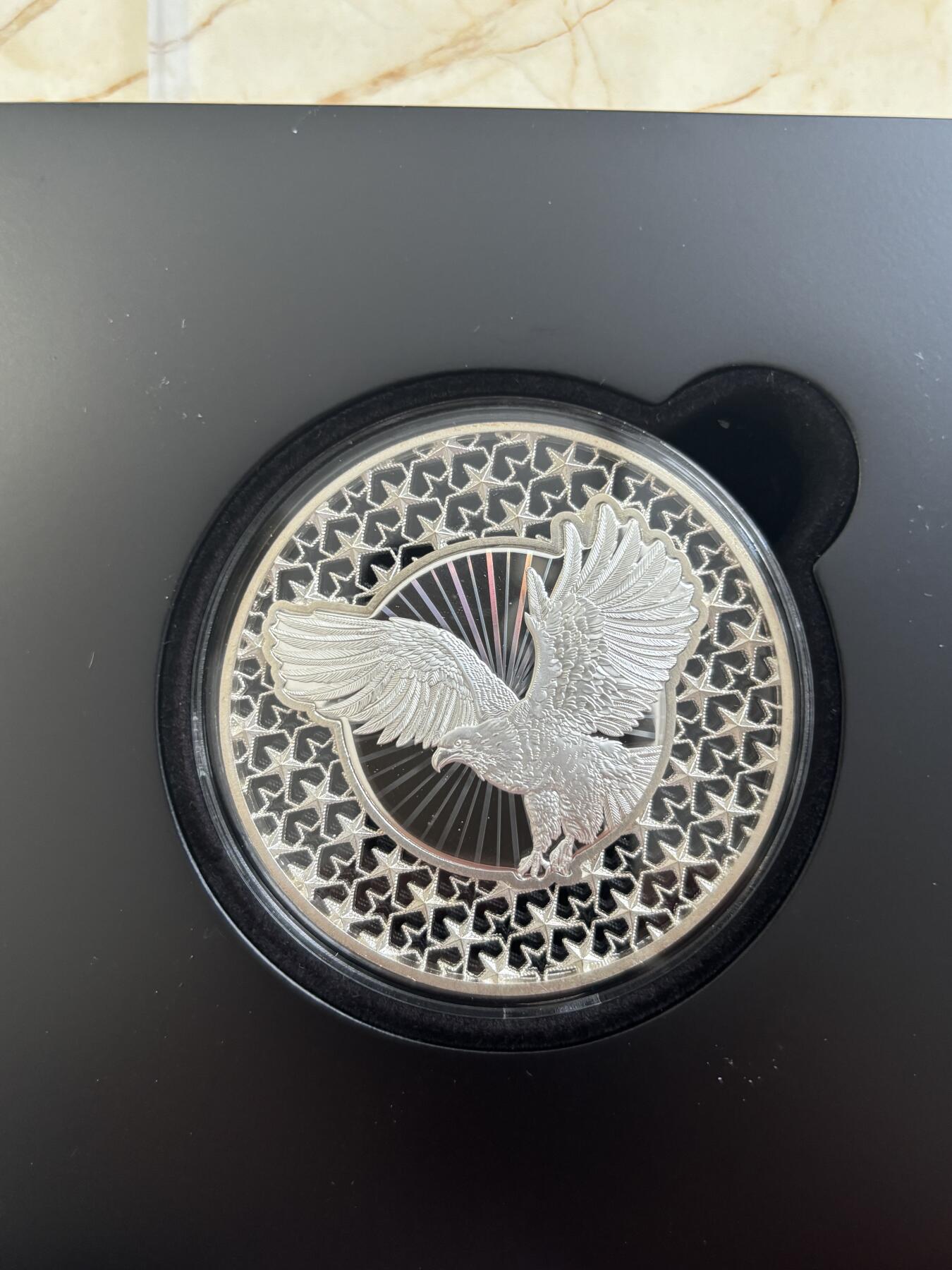 第185期拍卖 所罗门2025年美国鹰2盎司掐丝幻彩精制纪念银币，999银，发行1999枚