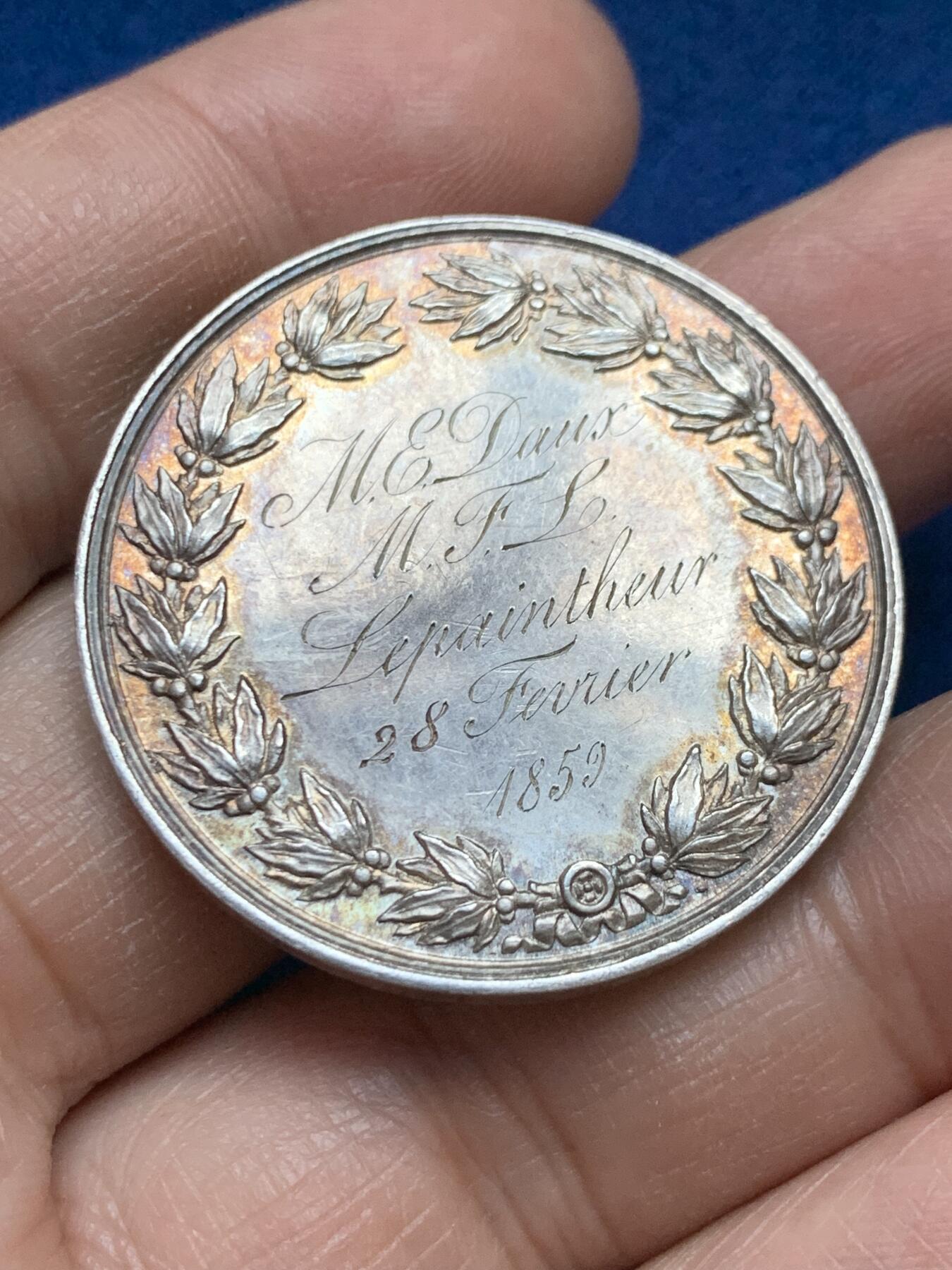 《竞宝斋》第445场 周日，周一，2场连拍 （全场包邮） 法国1859年婚礼银章 手指银标 22.65克 36.5mm 双面刻字 品种少见