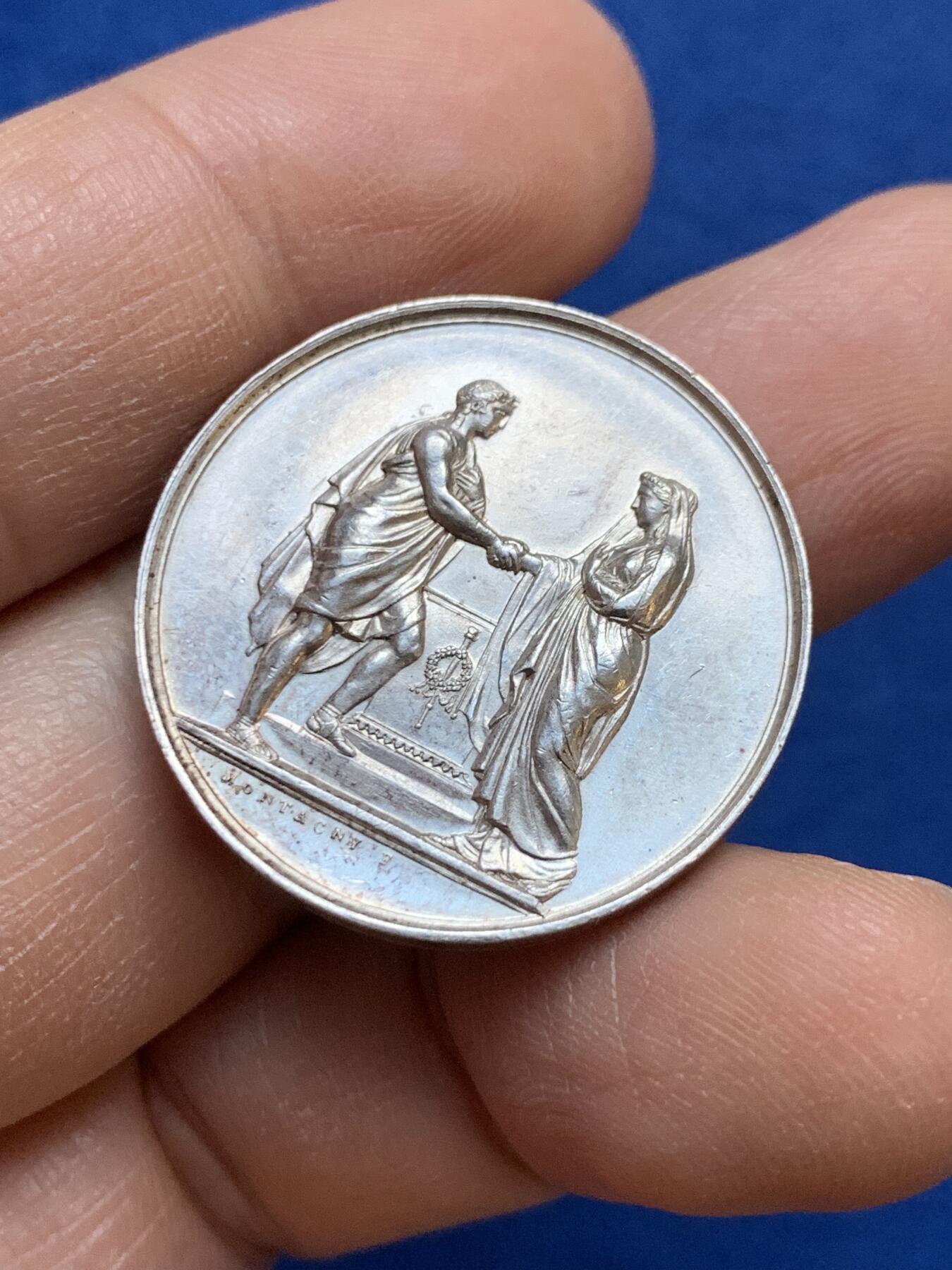 《竞宝斋》第445场 周日，周一，2场连拍 （全场包邮） 法国婚章 手指银标边铭 11.45克 28mm 背面玫瑰花包围着花体字漂亮