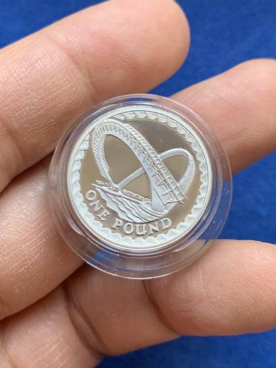 《竞宝斋》第445场 周日，周一，2场连拍 （全场包邮） - 英国2007年盖茨黑德千禧桥一镑加厚银币 桥系列最后一枚英格兰盖茨黑德千禧桥 仅发行于加厚套币中 发行量5739枚 19克 925银