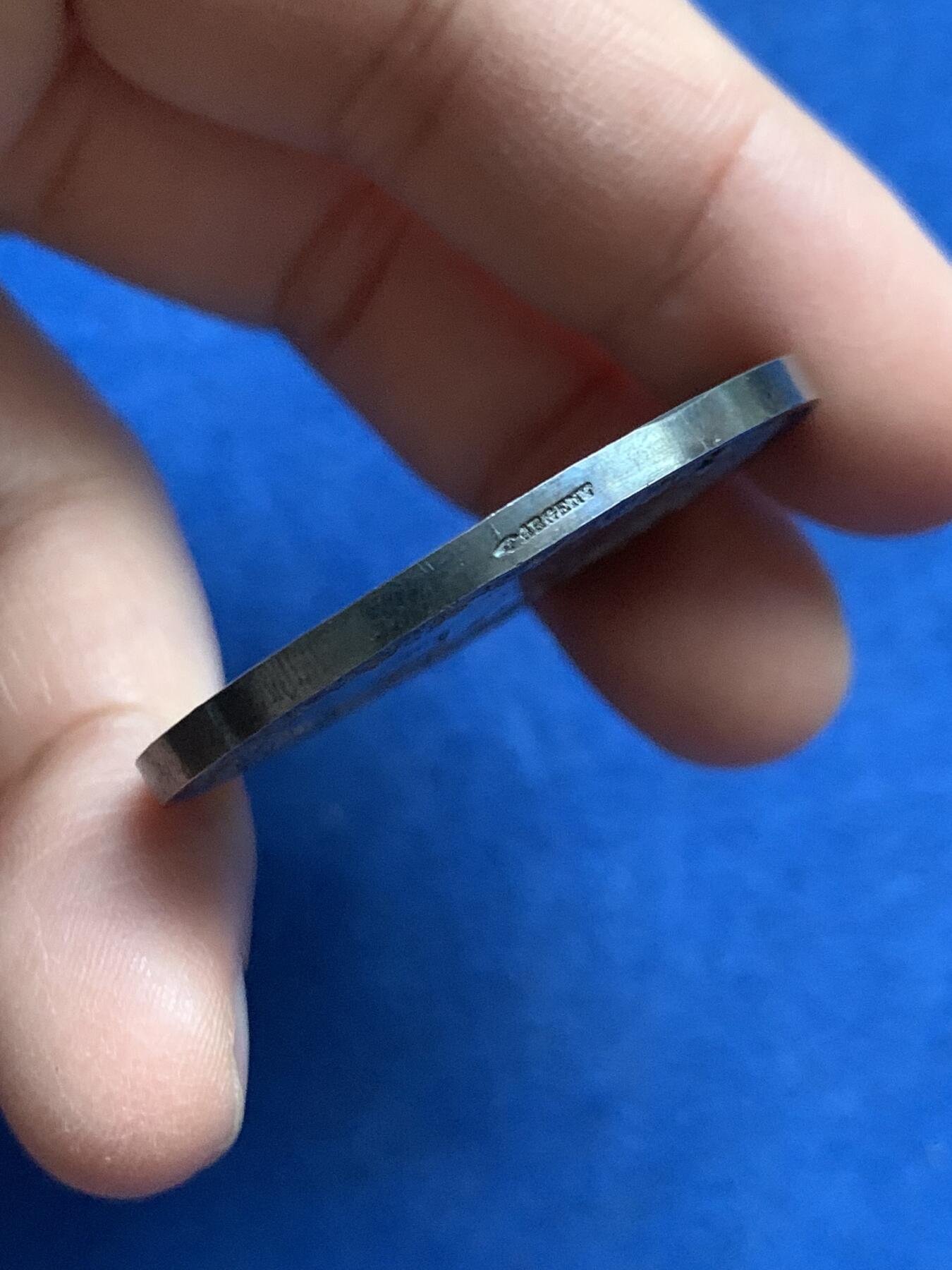 《竞宝斋》第445场 周日，周一，2场连拍 （全场包邮） 法国1865年高浮雕婚礼银章 32.6克 41.2mm 手指银标 好品 带盒