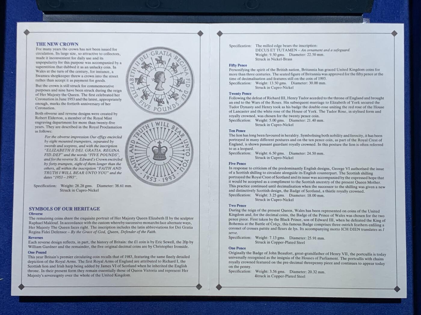 《竞宝斋》第445场 周日，周一，2场连拍 （全场包邮） 英国1993年精制套币，带5英镑克朗精制纪念币，盒证齐全，品相好，漂亮蓝色盒。