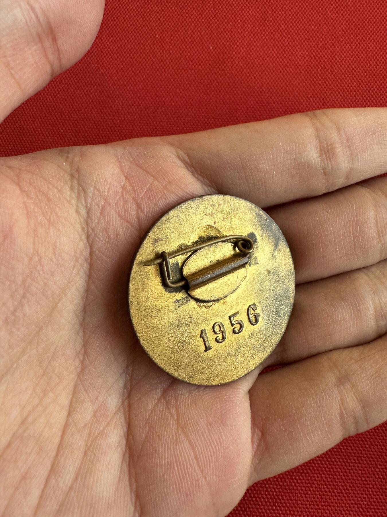 五哥徽章群   9号周二晚上八点4群联拍 铜章