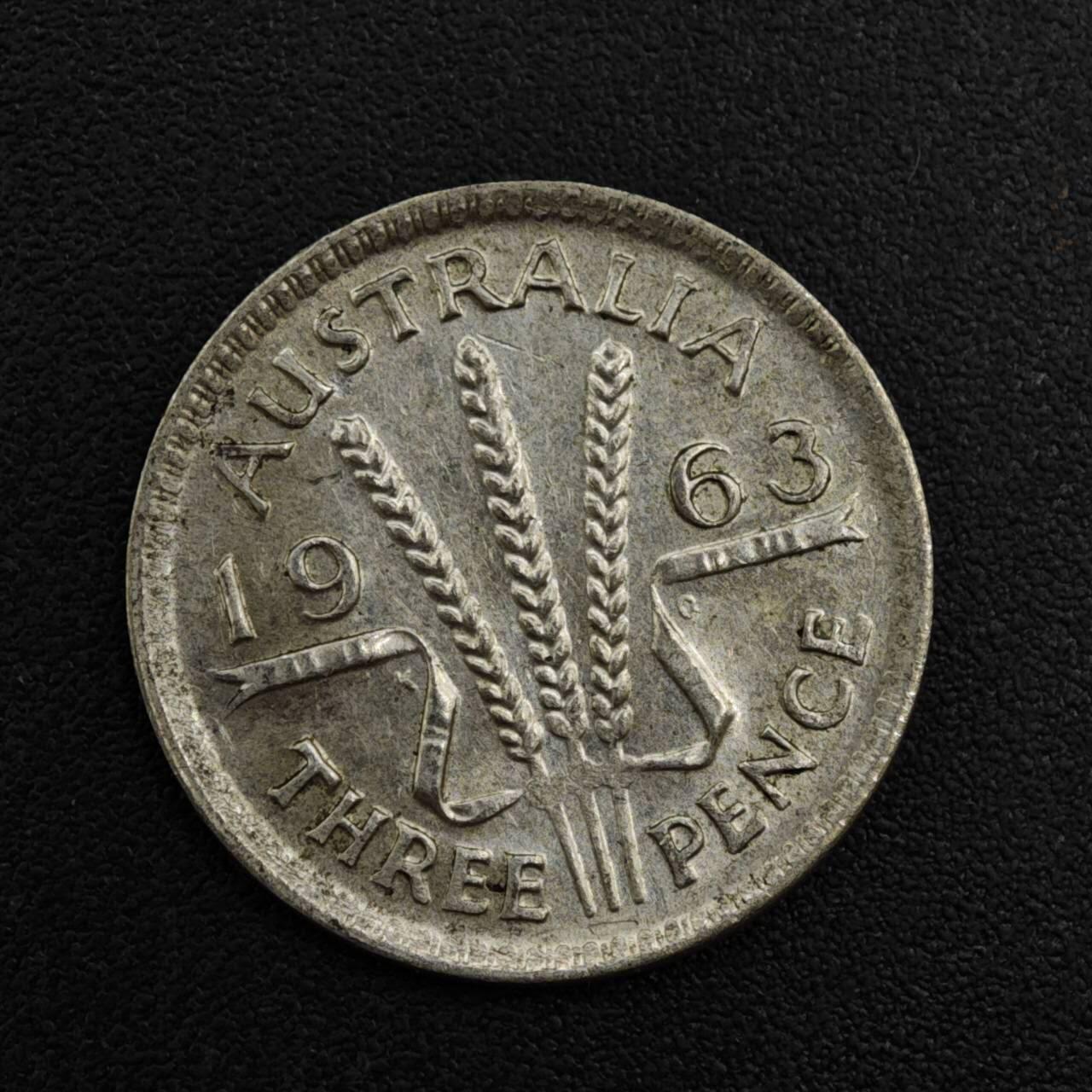 【淘币小摊】实时拍第八百二十一拍   散币场   满百包邮可预留二周 每周一统一发货   澳大利亚1963年伊丽莎白二世3便士银币