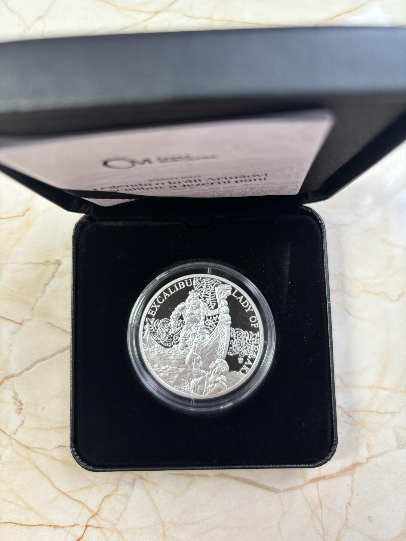 第185期拍卖 纽埃2021年亚瑟王传奇系列2湖女之剑31.1克精制银币，999银，发行1000枚