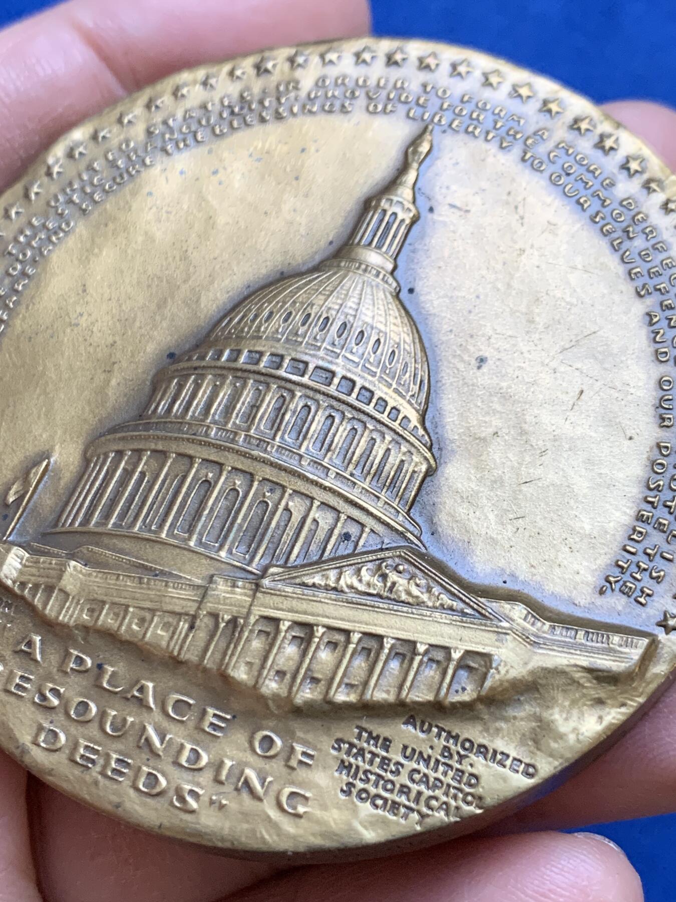 《竞宝斋》第445场 周日，周一，2场连拍 （全场包邮） 美国国会大厦奠基石铺设纪念大铜章 边铭刻字 直径63mm 重量142g