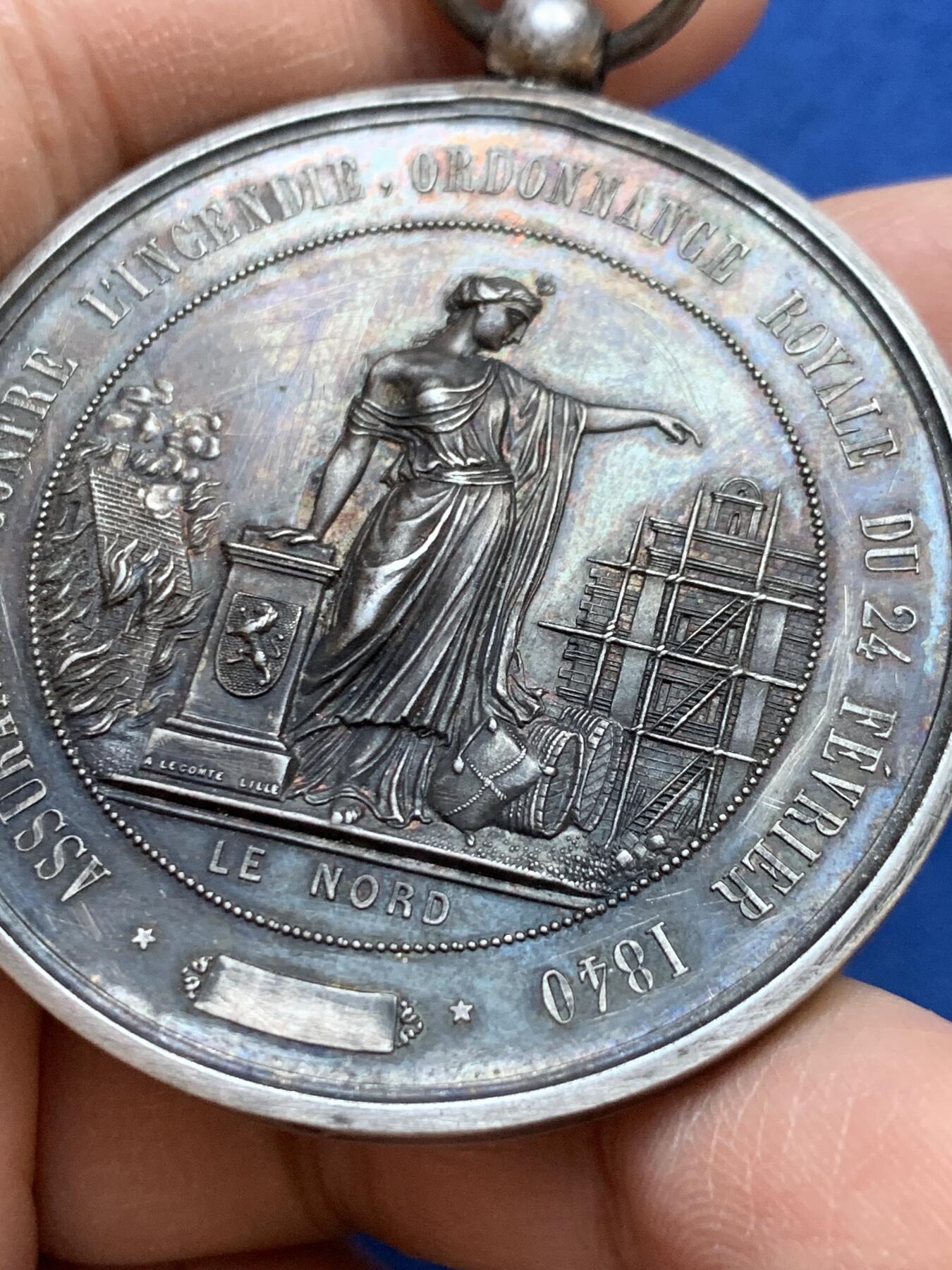 《竞宝斋》第445场 周日，周一，2场连拍 （全场包邮） 法国北方保险大银章 带环重约67.7克 50.5mm 丰饶角银标 背面无刻字 细节见图