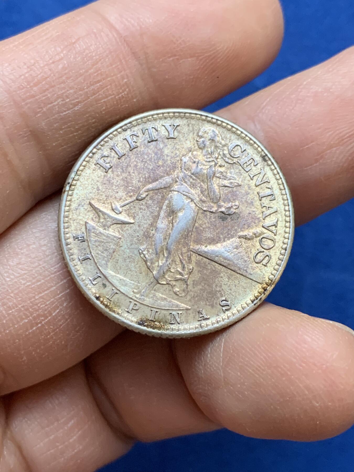 《竞宝斋》第445场 周日，周一，2场连拍 （全场包邮） 美属菲律宾1944年打铁50分银币 正面经典持锤女神图案