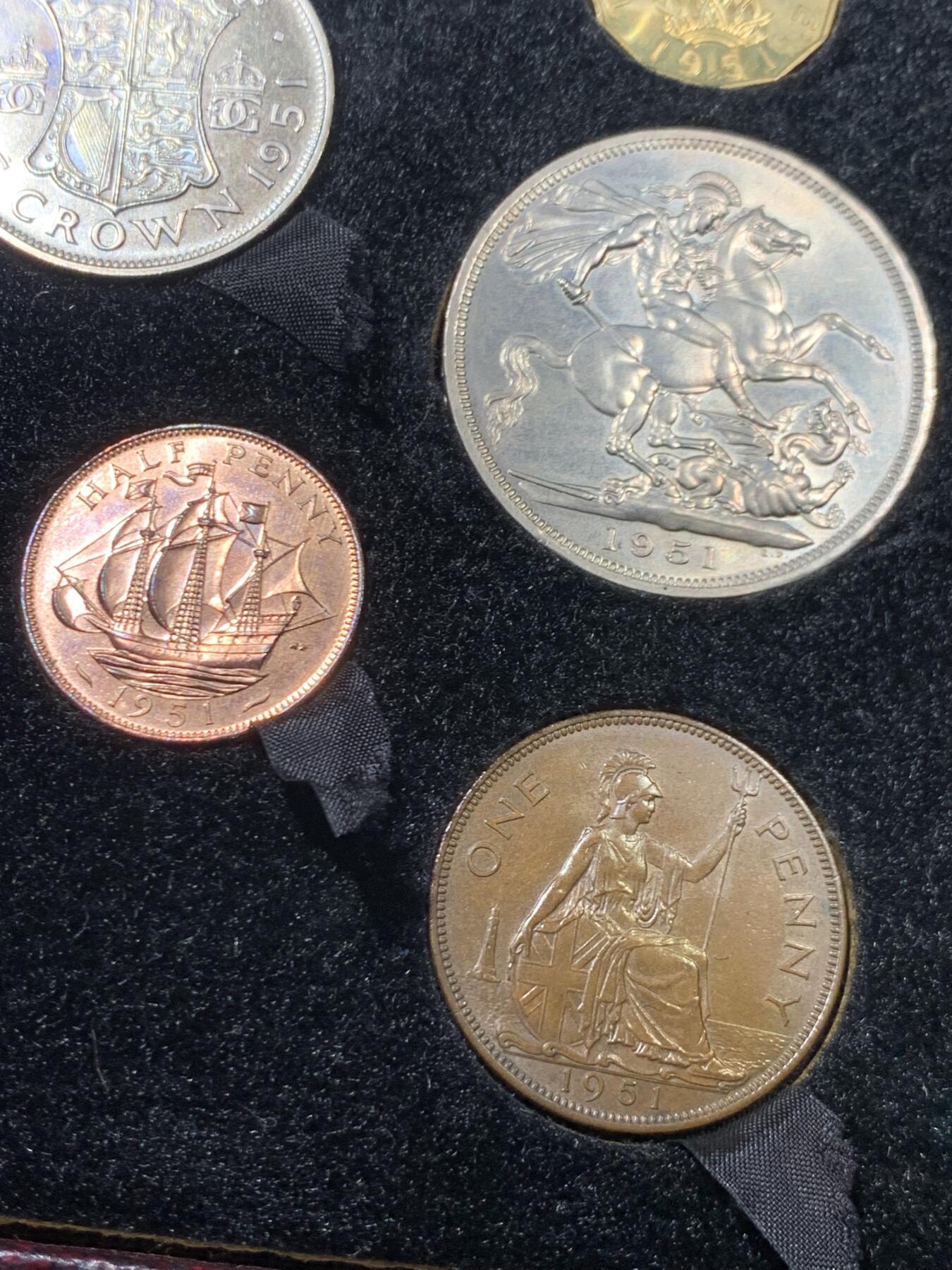 《竞宝斋》第445场 周日，周一，2场连拍 （全场包邮） 英国1951年乔治六世套币，少见原盒装，发行量2万套，细节见图。