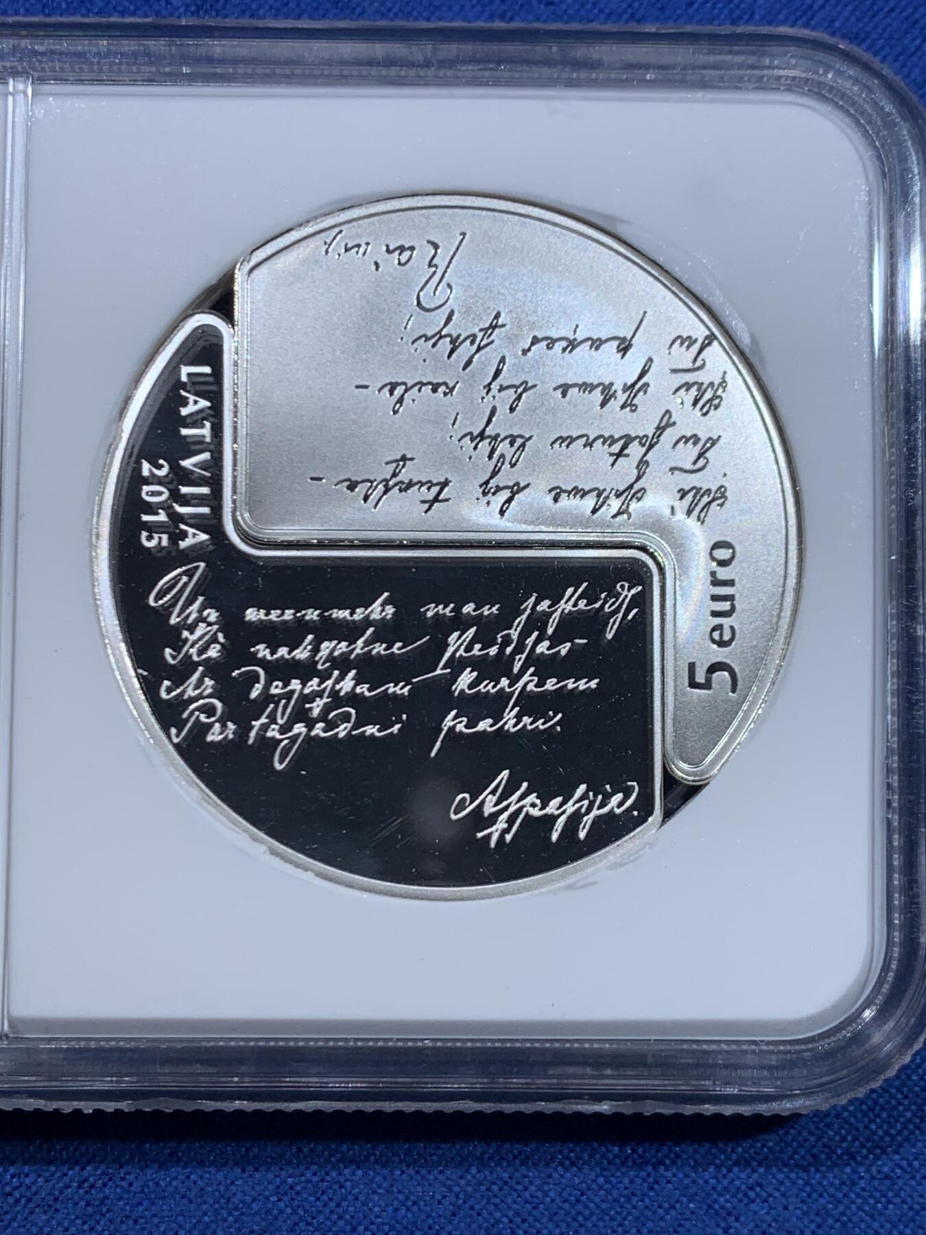 《竞宝斋》第445场 周日，周一，2场连拍 （全场包邮） 获奖币 NGC PF69UC 拉脱维亚2015年瑞尼斯和阿斯帕齐亚诞辰150周年5欧元精制纪念银币（31.47克重，925银，盒证齐全，发行量7千枚）荣膺2016年硬币之星独特概念奖第一名（银币采取了对称组合不同工艺处理手段，一半采取反向精制工艺，另一枚则采取精制工艺，正反两面均有其个人肖像及代表著作言论雕刻，属于双主题压铸手法）