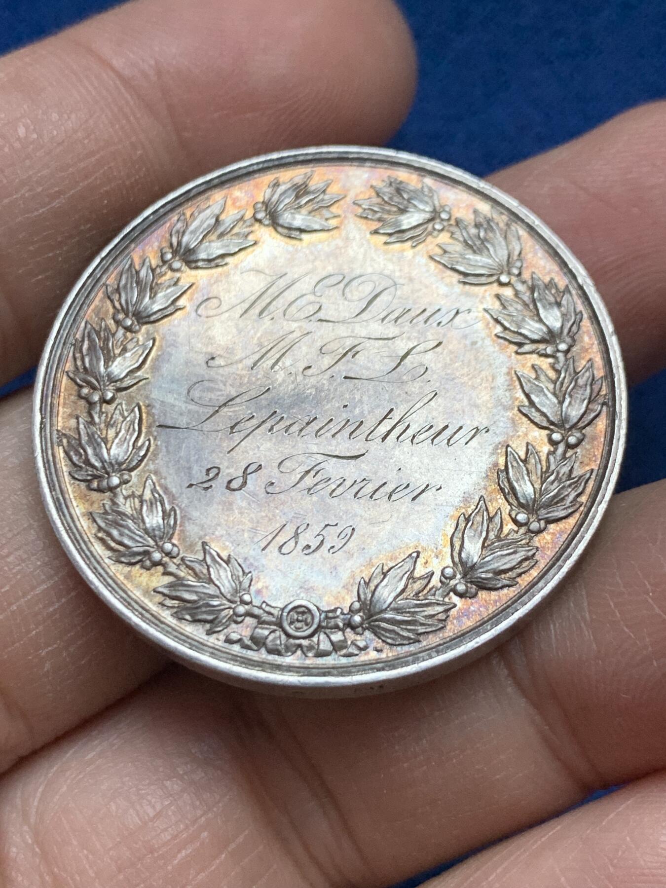 《竞宝斋》第445场 周日，周一，2场连拍 （全场包邮） 法国1859年婚礼银章 手指银标 22.65克 36.5mm 双面刻字 品种少见