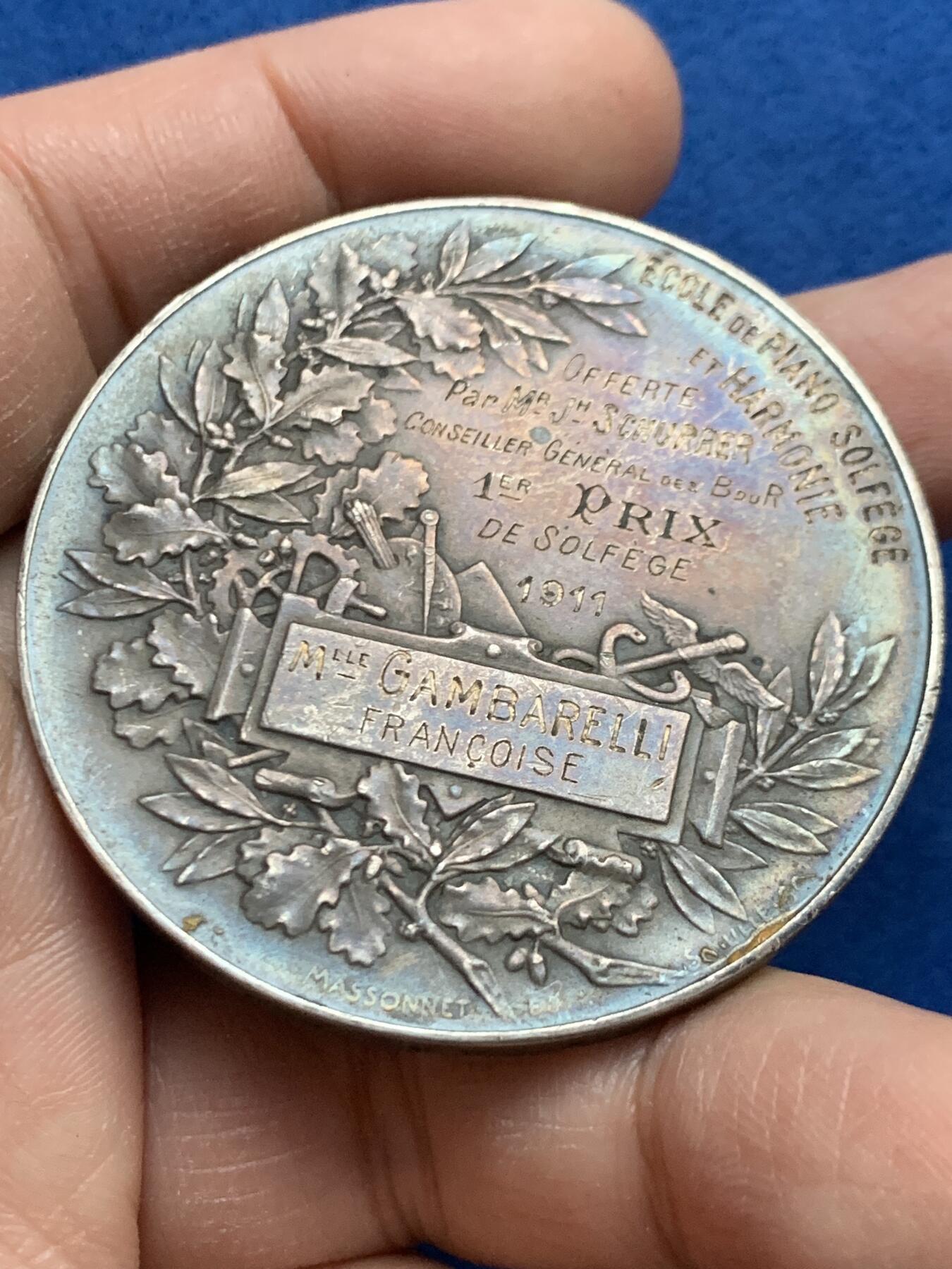 《竞宝斋》第445场 周日，周一，2场连拍 （全场包邮） 法国巴黎艺术展银章 57.6克 50.3mm 950银 银标边铭 带盒 