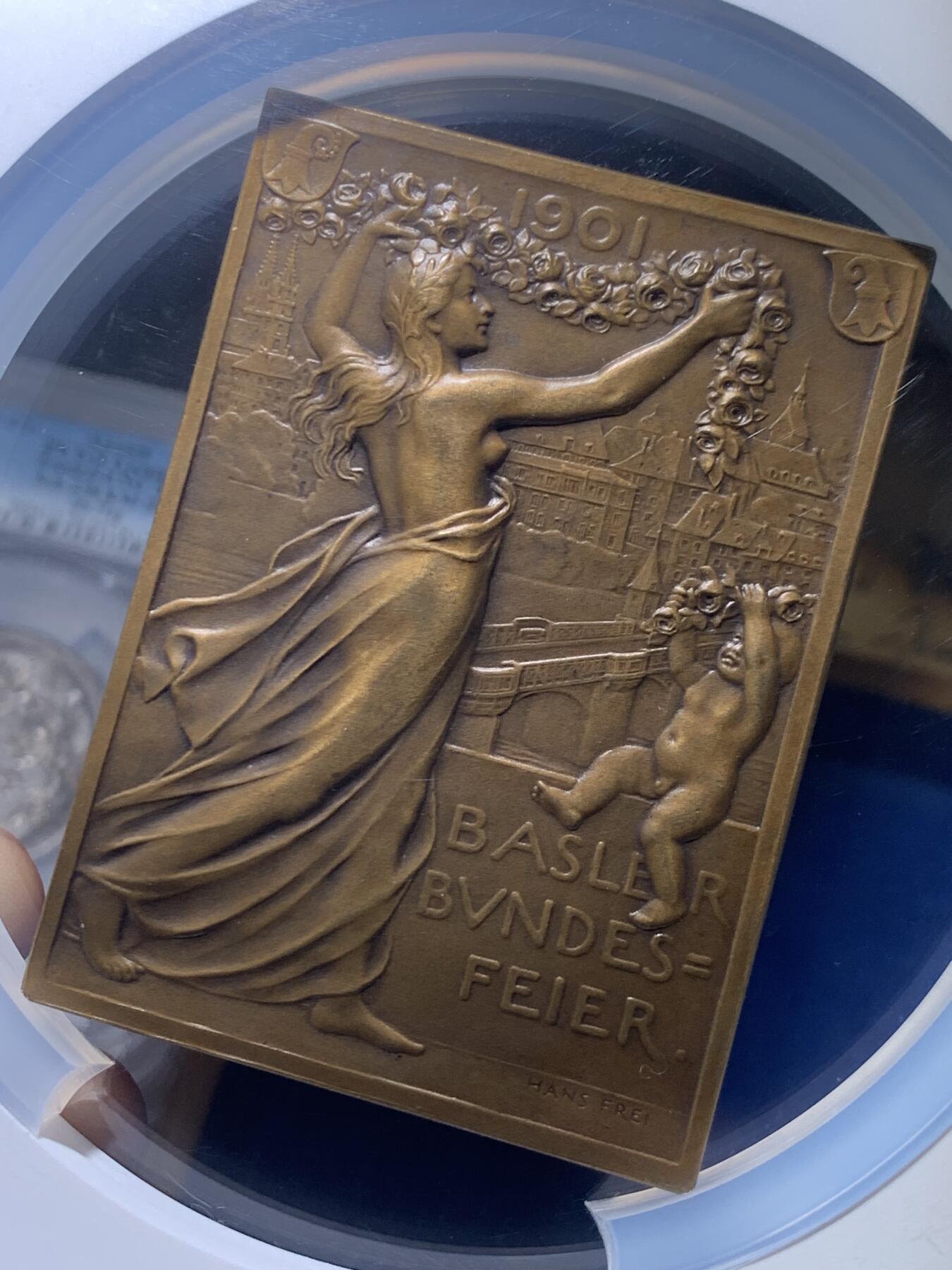 《竞宝斋》第445场 周日，周一，2场连拍 （全场包邮） 唯一冠军分 NGC MS65BN 瑞士1901年巴塞尔纪念加入瑞士联邦400周年方形大铜章 37X50MM 少见瑞士方形大规格纪念铜章 超大加厚盒