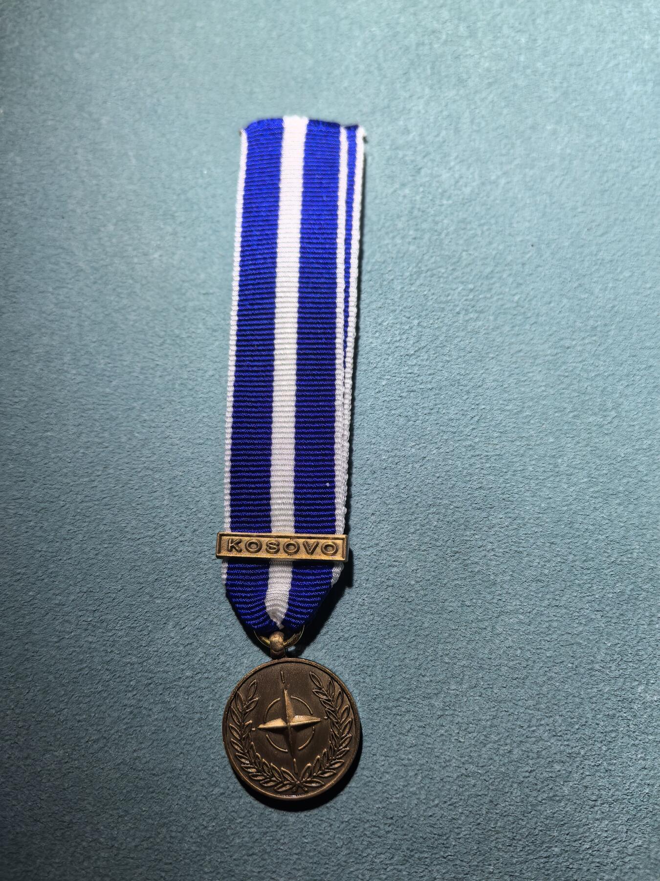 盛世勋华——号角文化勋章邮票专场拍卖第292期 北约马其顿作战奖章迷你章 带科索沃勋条