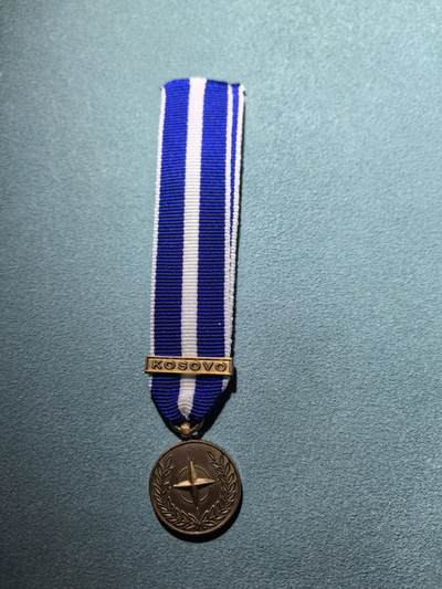盛世勋华——号角文化勋章邮票专场拍卖第292期 - 北约马其顿作战奖章迷你章 带科索沃勋条