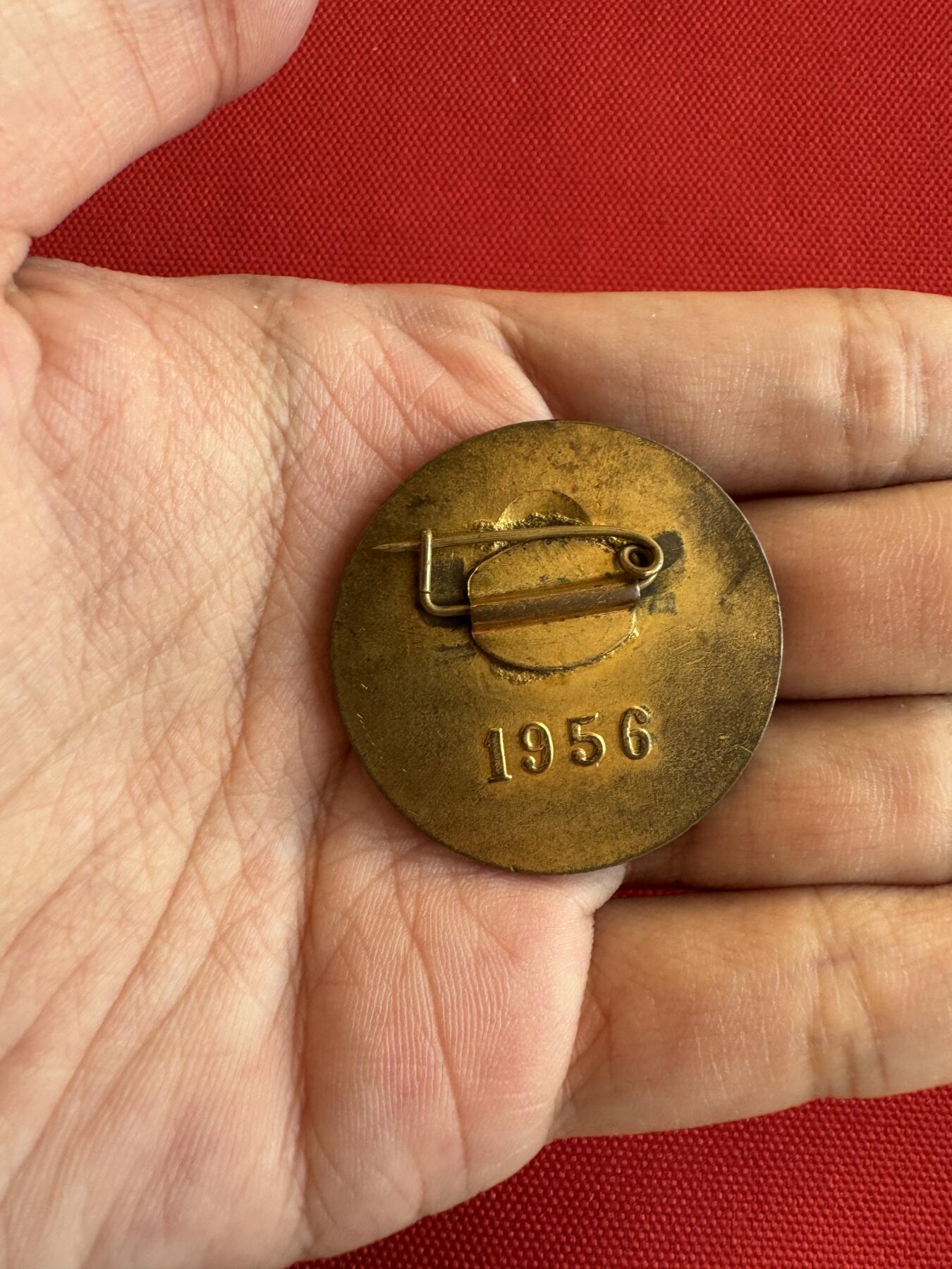 五哥徽章群   9号周二晚上八点4群联拍 铜章