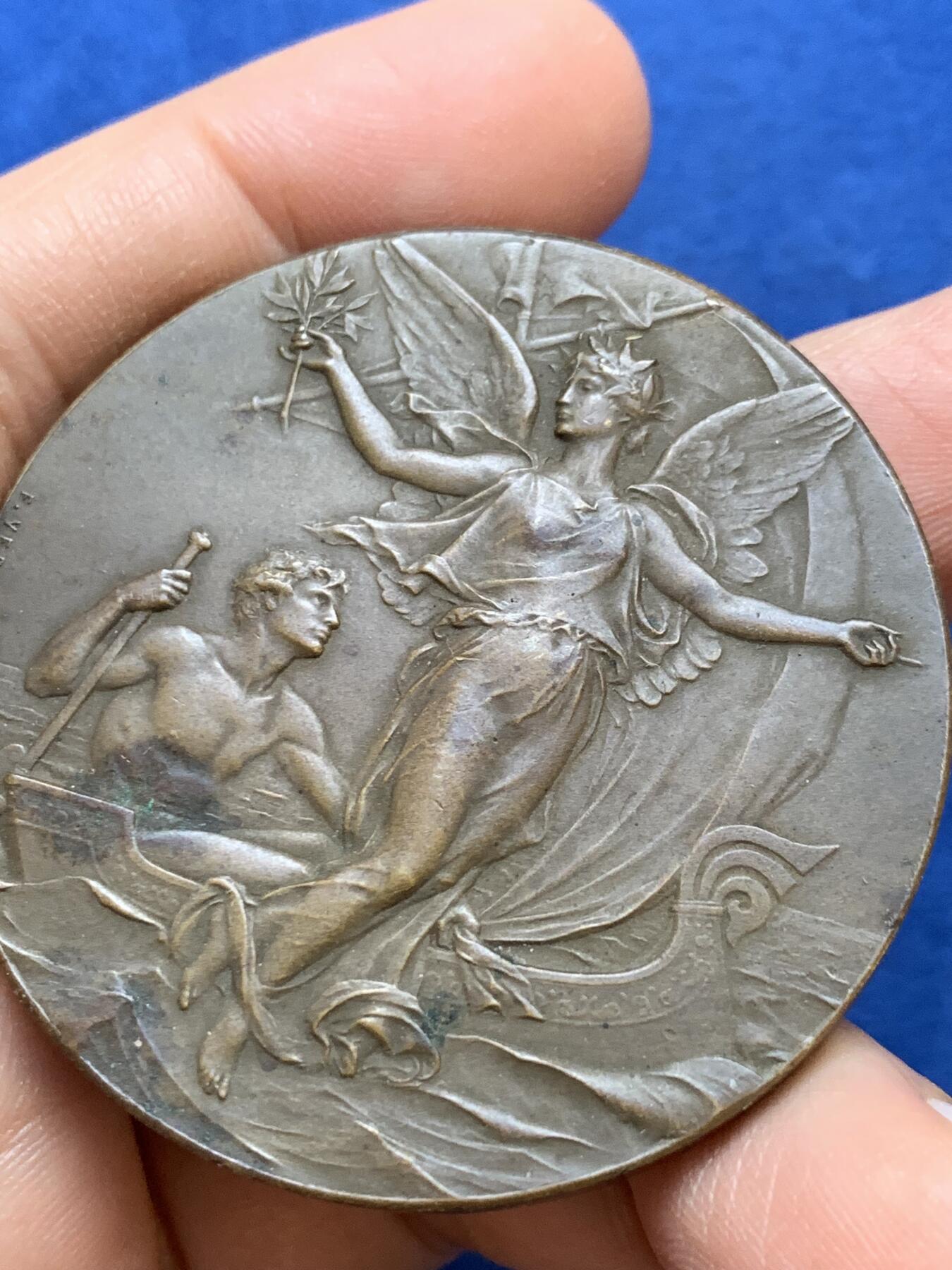 《竞宝斋》第445场 周日，周一，2场连拍 （全场包邮） 法国1898年游艇俱乐部纪念铜章，由雕刻家F. Vernon创作，64.75克，50mm，丰饶角铜标。