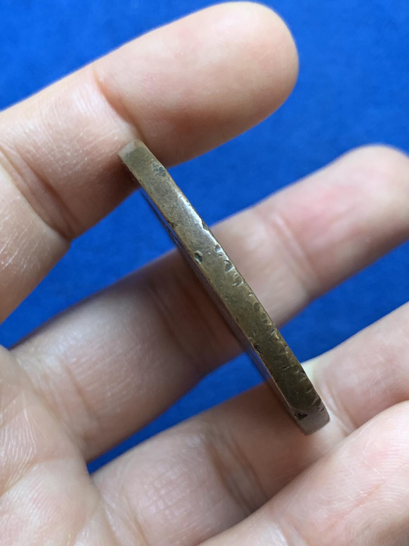 《竞宝斋》第445场 周日，周一，2场连拍 （全场包邮） 沙俄经典10戈比大铜币，1833年尼古拉一世时期打制，少见降翅鹰版本，发行时间短，数据约：42.5*3.3毫米，40.7克。整体包浆熟美厚重，保存不错。细节见图