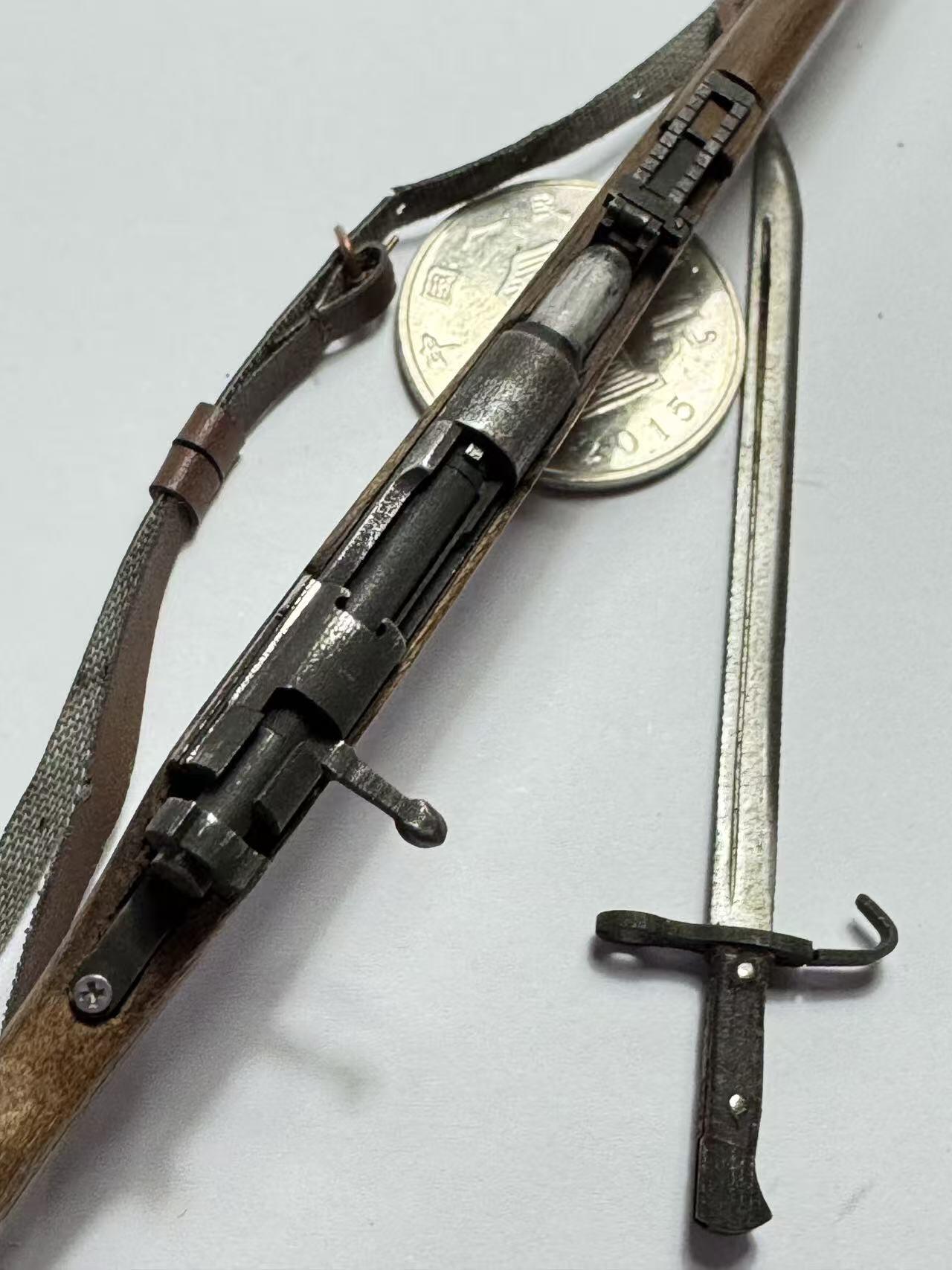 零元拍：钛金 1/6 金属与木制 WWII 三八大盖步枪 （早期版，无刻字无菊花底）模型。品相很好，有轻度抛光