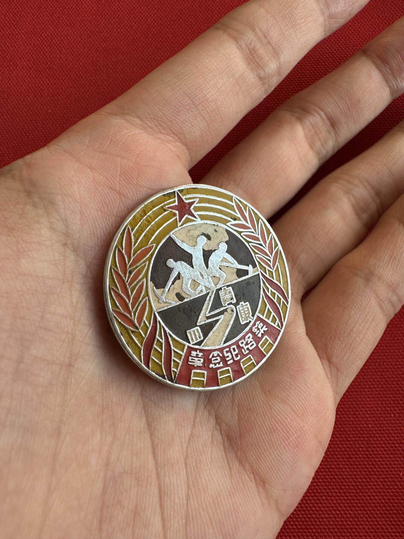 五哥徽章群   9号周二晚上八点4群联拍 铜章