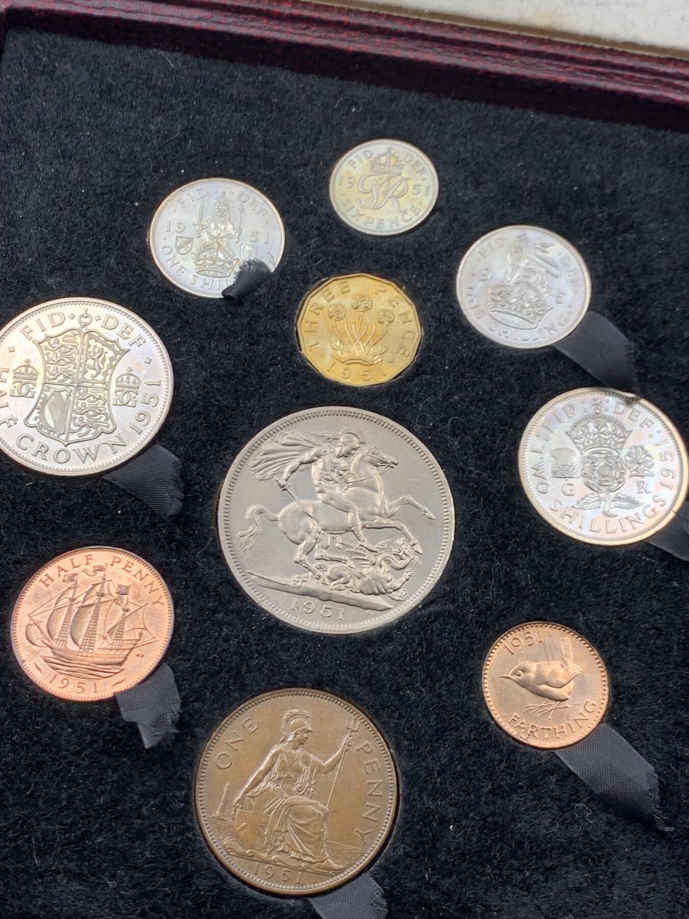 《竞宝斋》第445场 周日，周一，2场连拍 （全场包邮） 英国1951年乔治六世套币，少见原盒装，发行量2万套，细节见图。