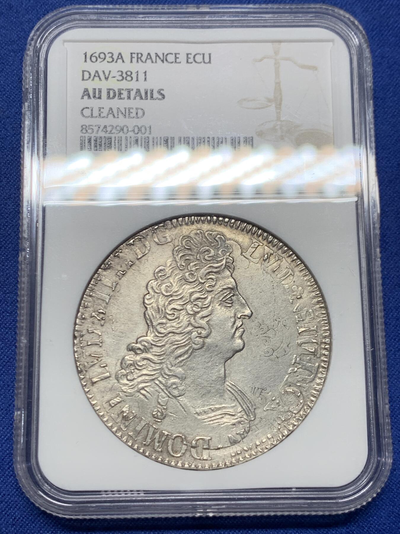 《竞宝斋》第445场 周日，周一，2场连拍 （全场包邮） NGC AUD 1693年法国路易十四1埃居大银币  正面肖像打制的极美，头发丝都能数得清，在这个基本都是复打烂品相的品种里绝对属于顶级的，光泽也很好。