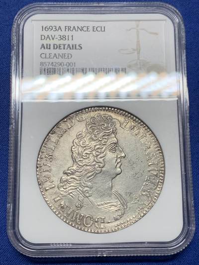 《竞宝斋》第445场 周日，周一，2场连拍 （全场包邮） - NGC AUD 1693年法国路易十四1埃居大银币  正面肖像打制的极美，头发丝都能数得清，在这个基本都是复打烂品相的品种里绝对属于顶级的，光泽也很好。