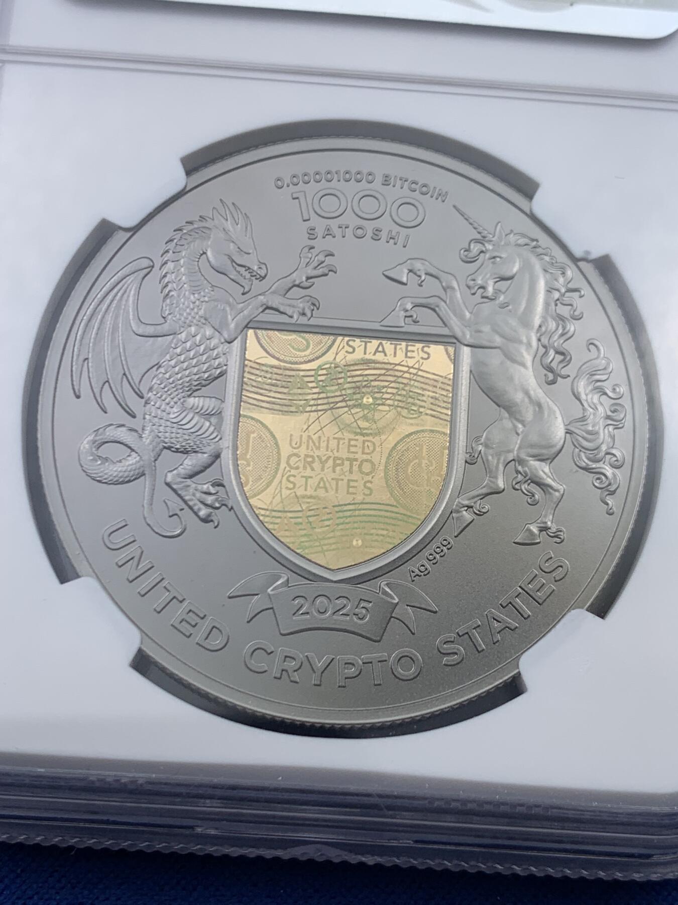 《竞宝斋》第445场 周日，周一，2场连拍 （全场包邮） 两枚一组 NGC PF68UC 美国2022年自由女神与神兽1000聪精制纪念加密货币（1盎司，999银，盒证齐全，发行量2千枚）个人认为该系列之中最美的女神化身银币 + NGC PF68 美国2025年乌克兰自由之翼镀金钌化纪念加密货币-1000聪（1盎司，999银，盒证齐全，发行量2千枚）个人认为该系列之中最精美复杂采取钌化加镀金工艺的银币