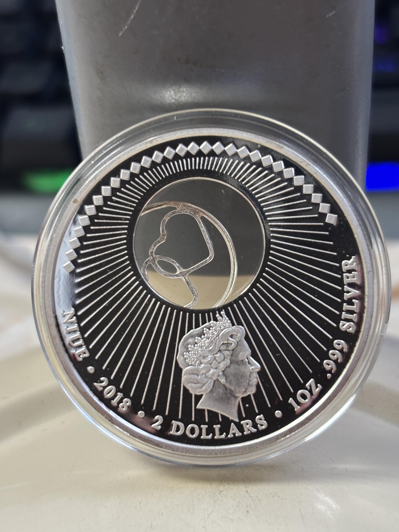 第185期拍卖 纽埃2018年爱情系列月光舞者1盎司彩色纪念银币，999银，发行1000枚