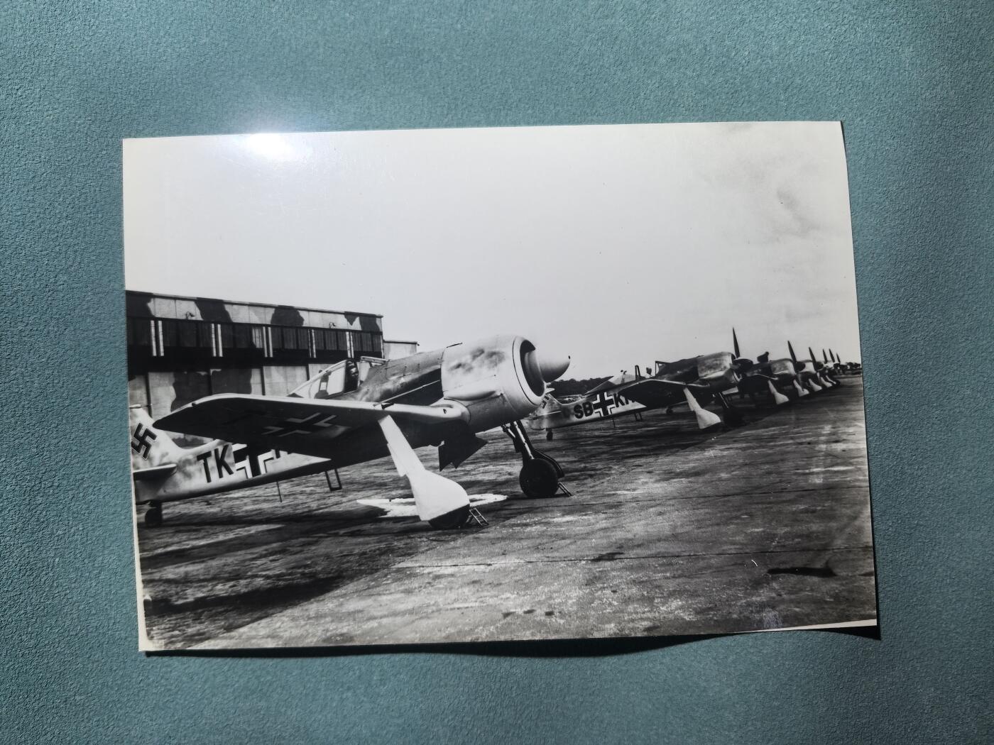 盛世勋华——号角文化勋章邮票专场拍卖第292期 德国（1939）德军作战飞机照片 FW190战斗机机群