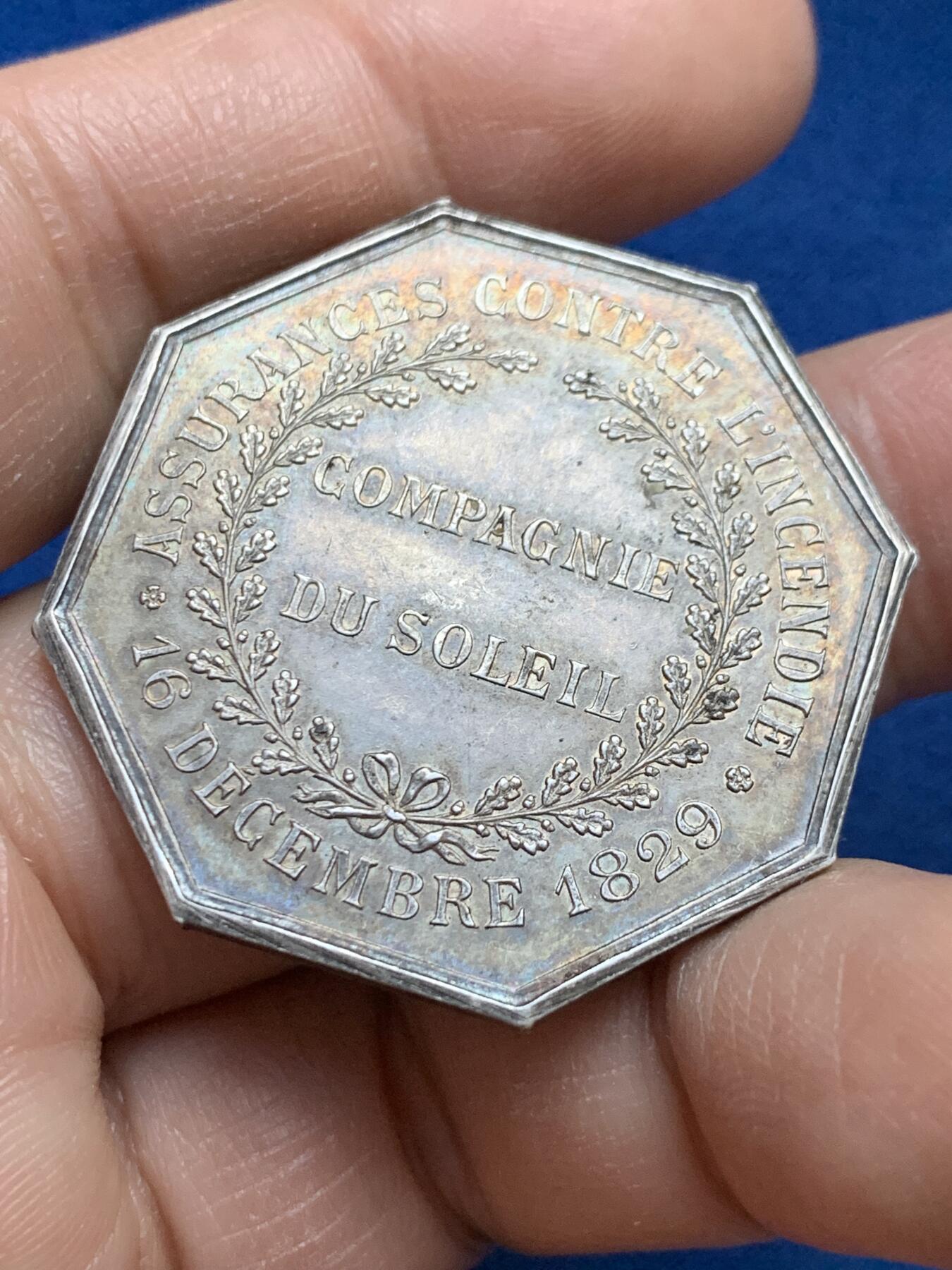 《竞宝斋》第445场 周日，周一，2场连拍 （全场包邮） 法国太阳保险公司八角银质代币 丰饶角1银标 21.35克 37mm