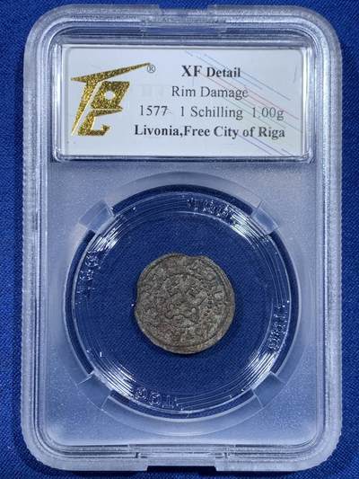 《竞宝斋》第445场 周日，周一，2场连拍 （全场包邮） - TQG XFD 利沃尼亚骑士团（宝剑骑士团） 里加自由城 1577年 1先令 银币 骑士团银币 400多年前的钱币 细节良好 背面城堡图清晰可见 少见品种