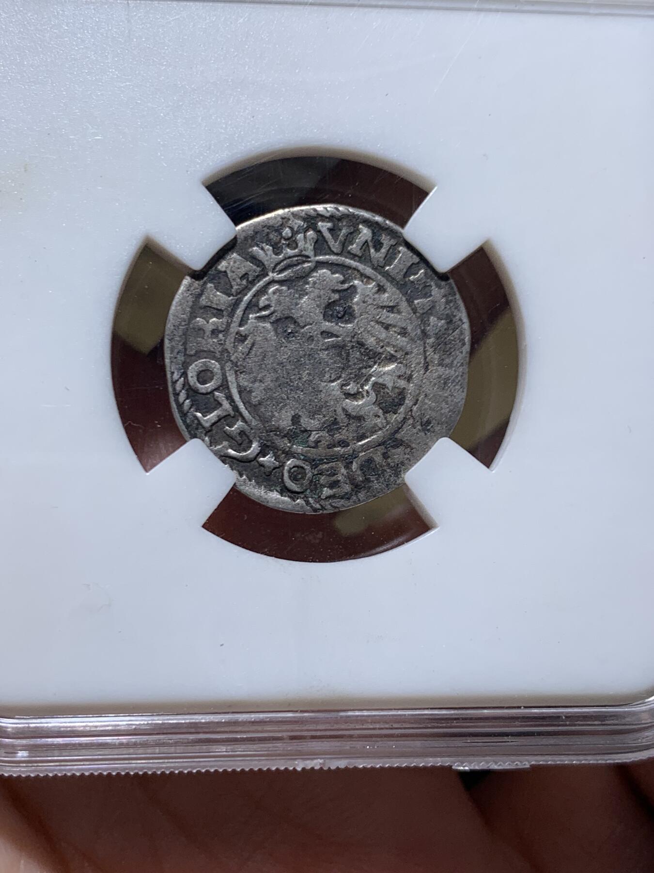 《竞宝斋》第445场 周日，周一，2场连拍 （全场包邮） 瑞士圣加仑邦 1568年 3克鲁泽 银币 距今400多年 打制尚可 正面经典瑞士小熊像 少见品种