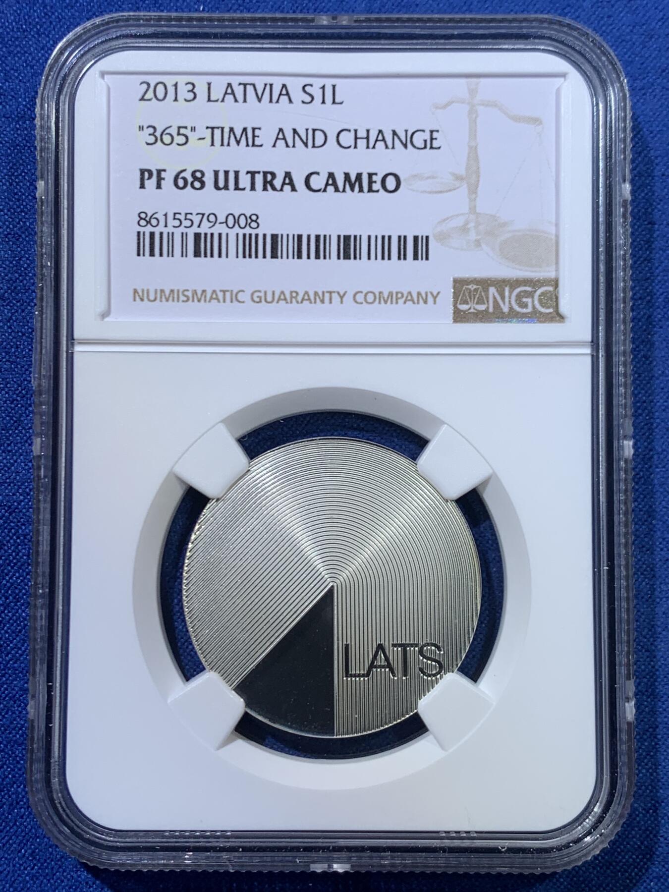 《竞宝斋》第445场 周日，周一，2场连拍 （全场包邮） 获奖币 NGC PF68UC 拉脱维亚2013年时光365精制纪念银币-1拉特（16.4克重，925银，盒证齐全，发行量5千枚）荣膺2014年硬币之星独特概念奖第一名，方寸厘米之间非常巧妙地诠释了分秒时周月和年的逻辑关系，值得把玩和品味的一枚匠心之作！