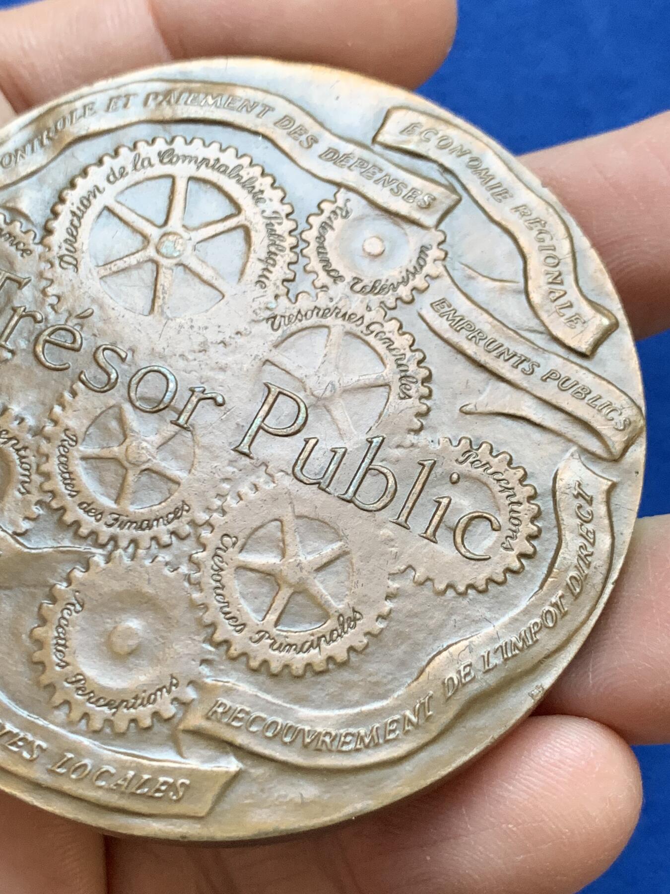 《竞宝斋》第445场 周日，周一，2场连拍 （全场包邮） 法国特雷维索国家服务学院大铜章 直径63.2mm 重量137.3g 丰饶角铜标